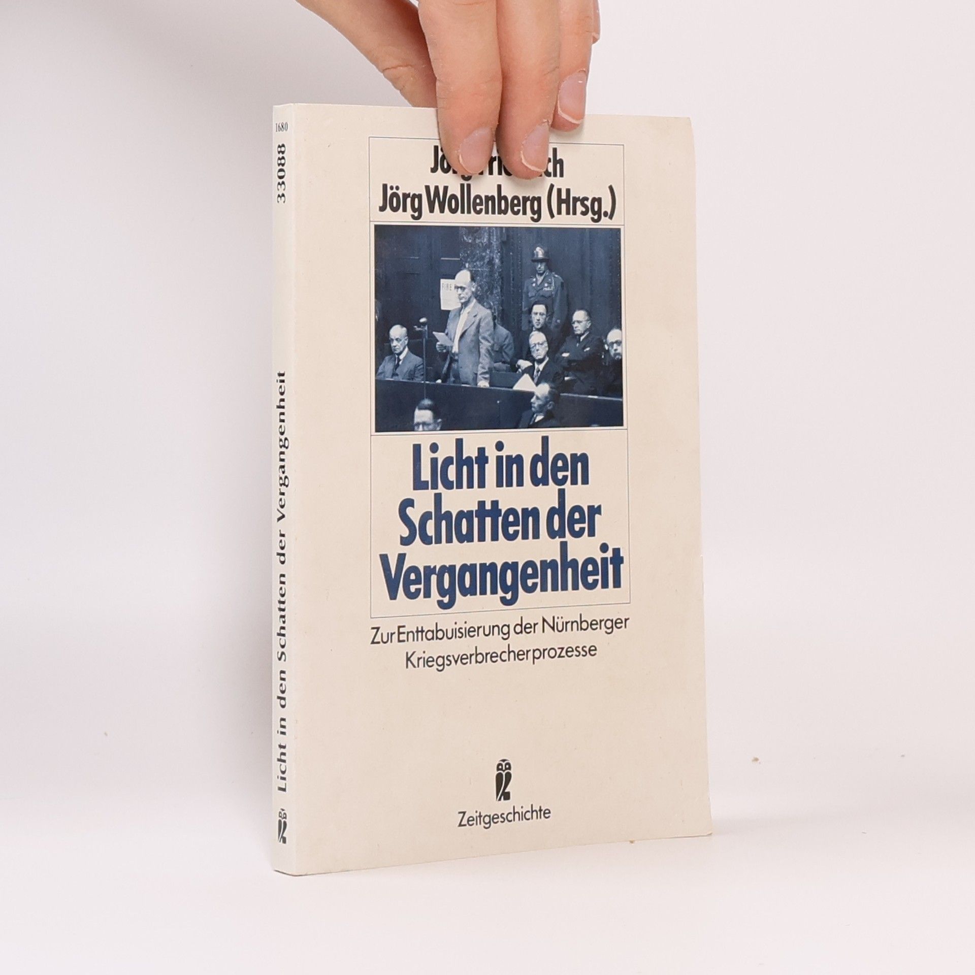 Jörg Friedrich Licht in den Schatten der Vergangenheit