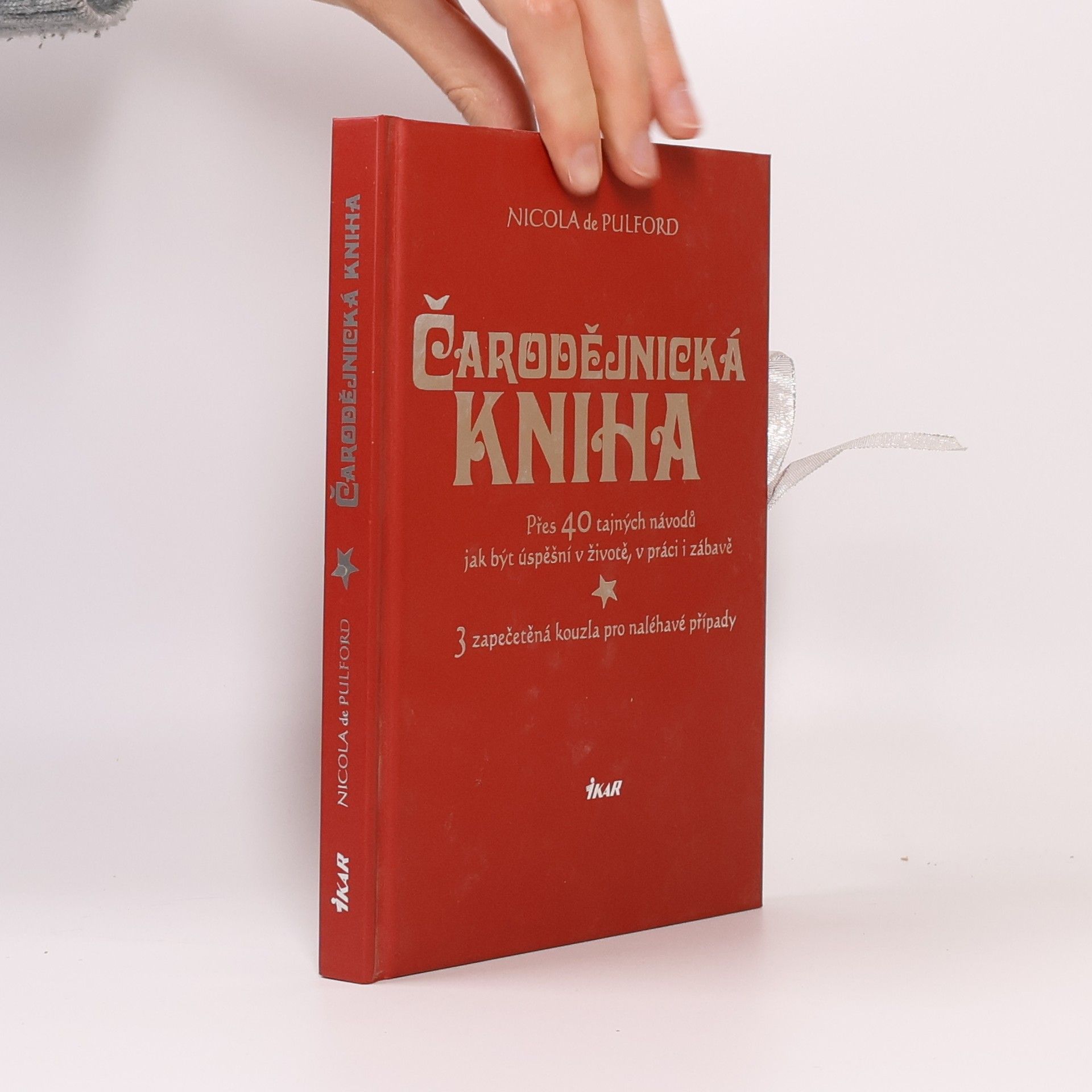 Nicola De Pulford Čarodějnická kniha. Přes 40 tajných návodů jak být úspěšní v životě, v práci i zábavě