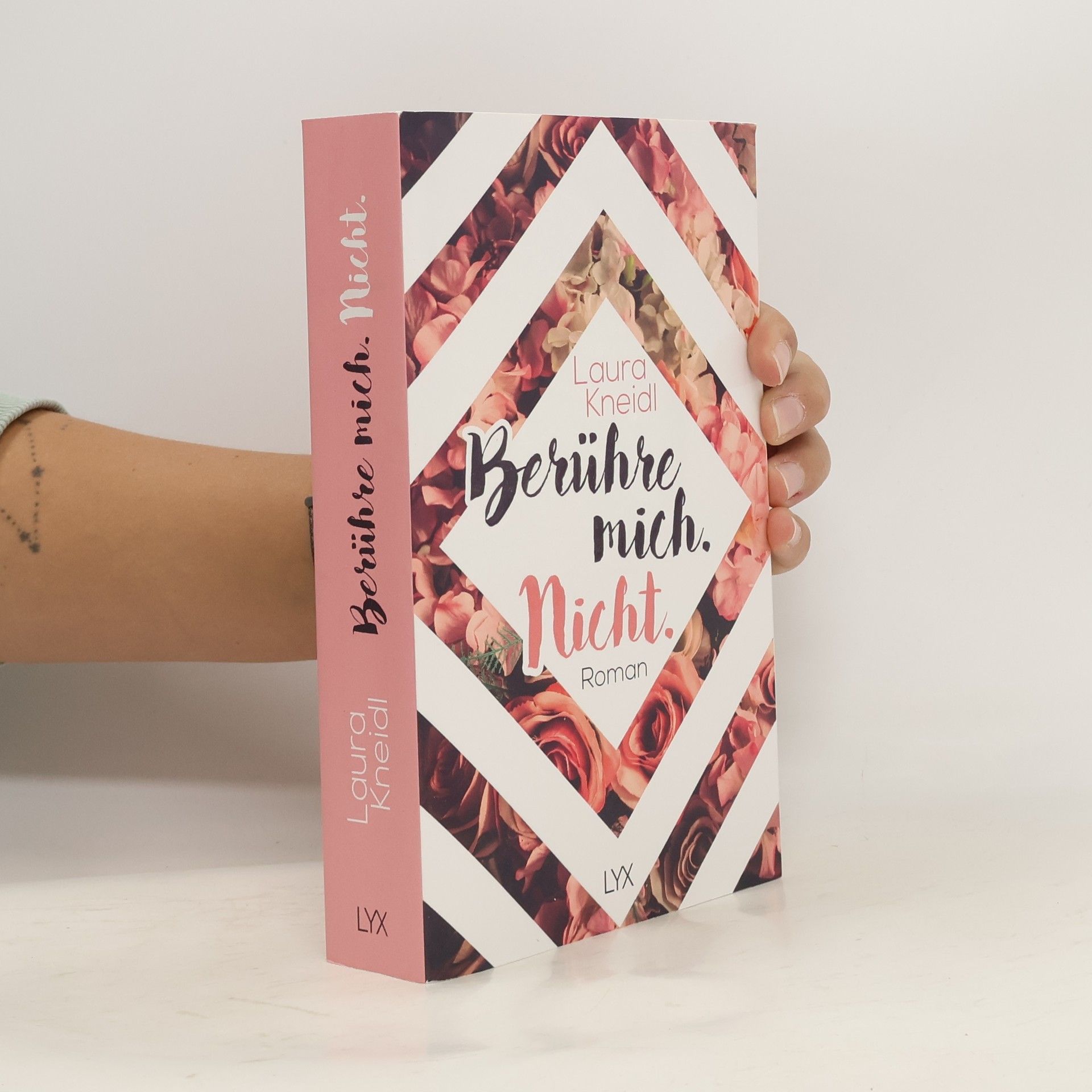 Laura Kneidl Berühre mich. Nicht.
