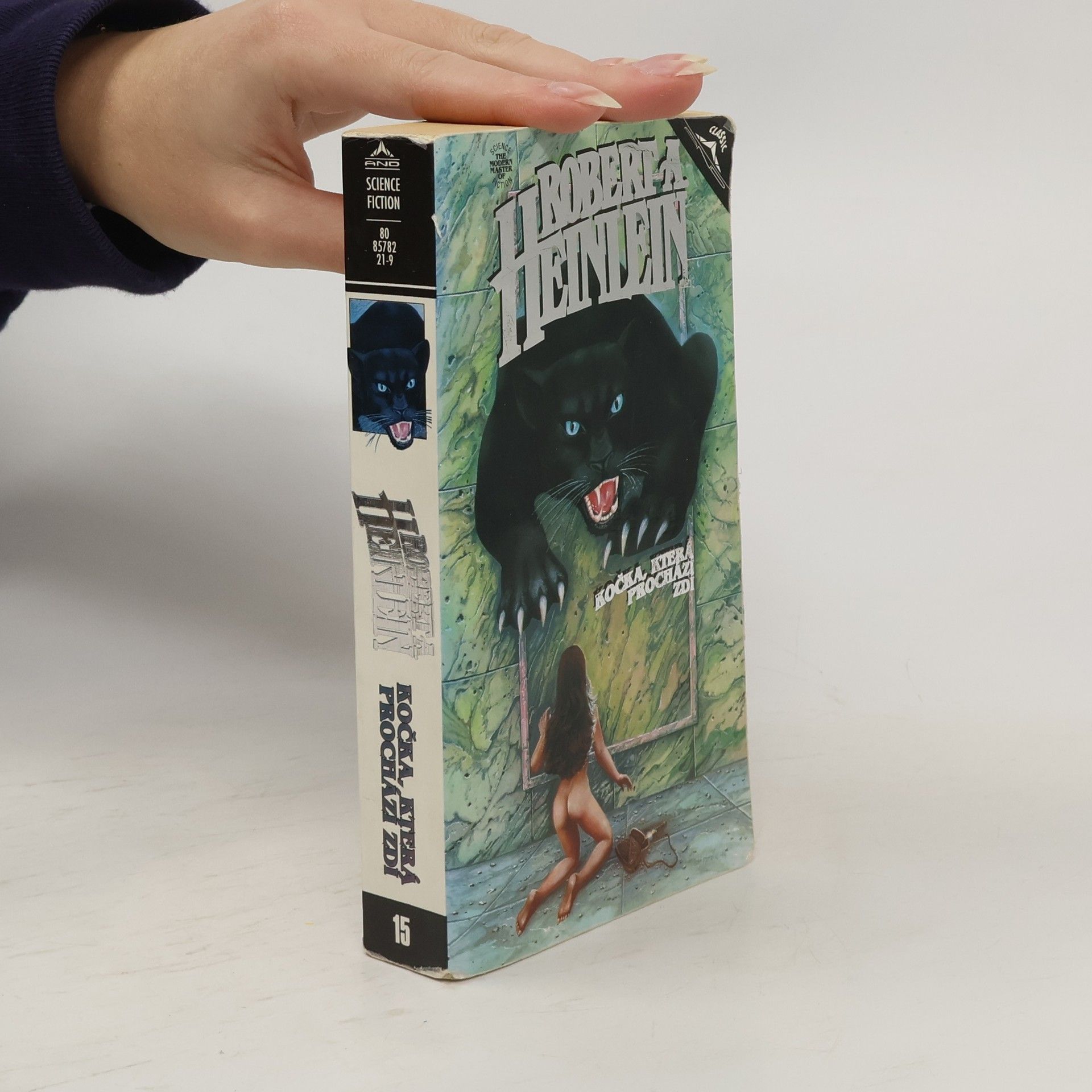 Robert A. Heinlein Kočka, která prochází zdí