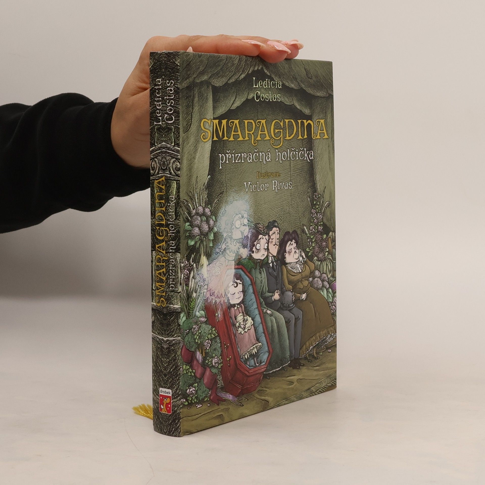 Smaragdina: Přízračná holčička