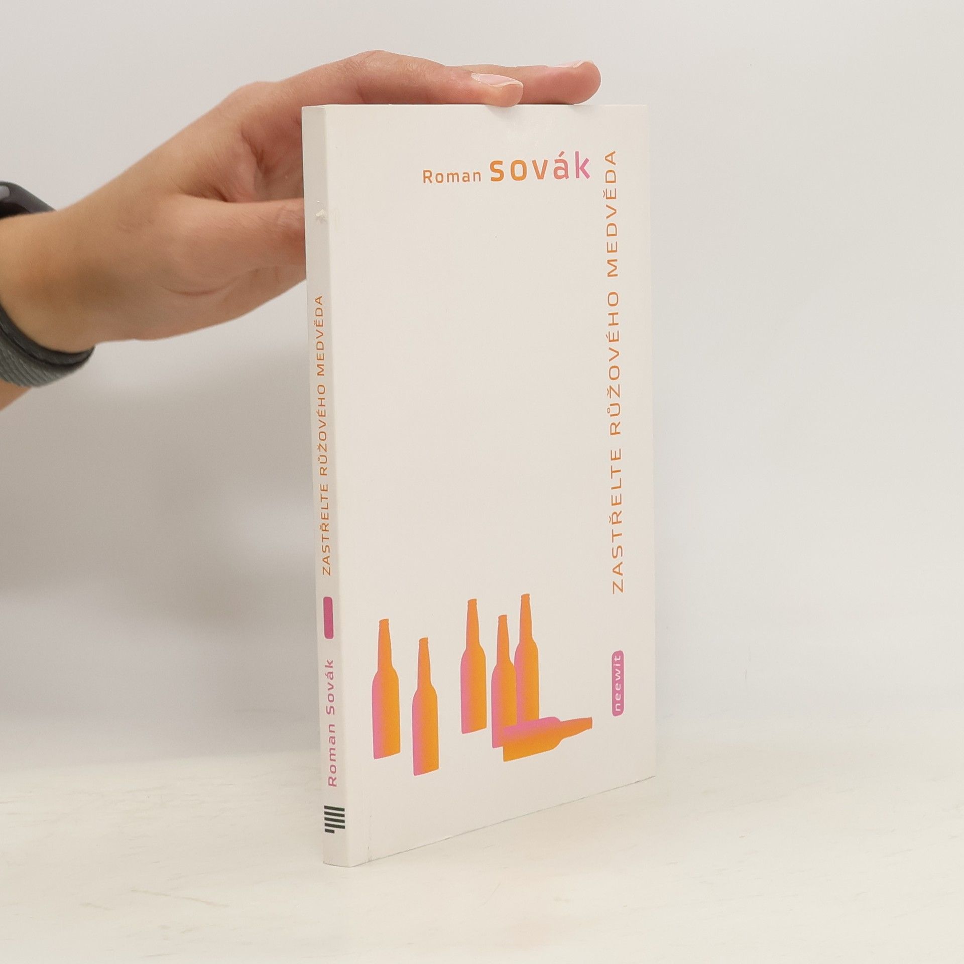 Roman Sovák Zastřelte růžového medvěda