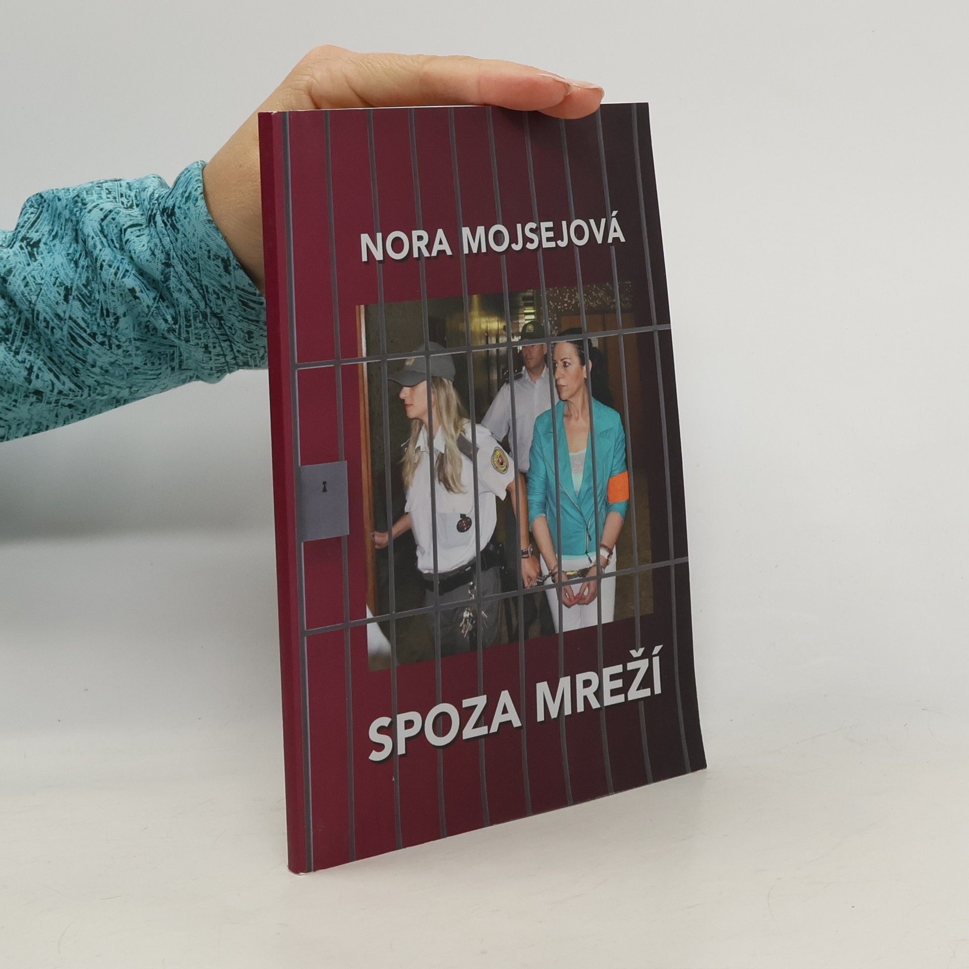 Nora Mojsejová Spoza mreží