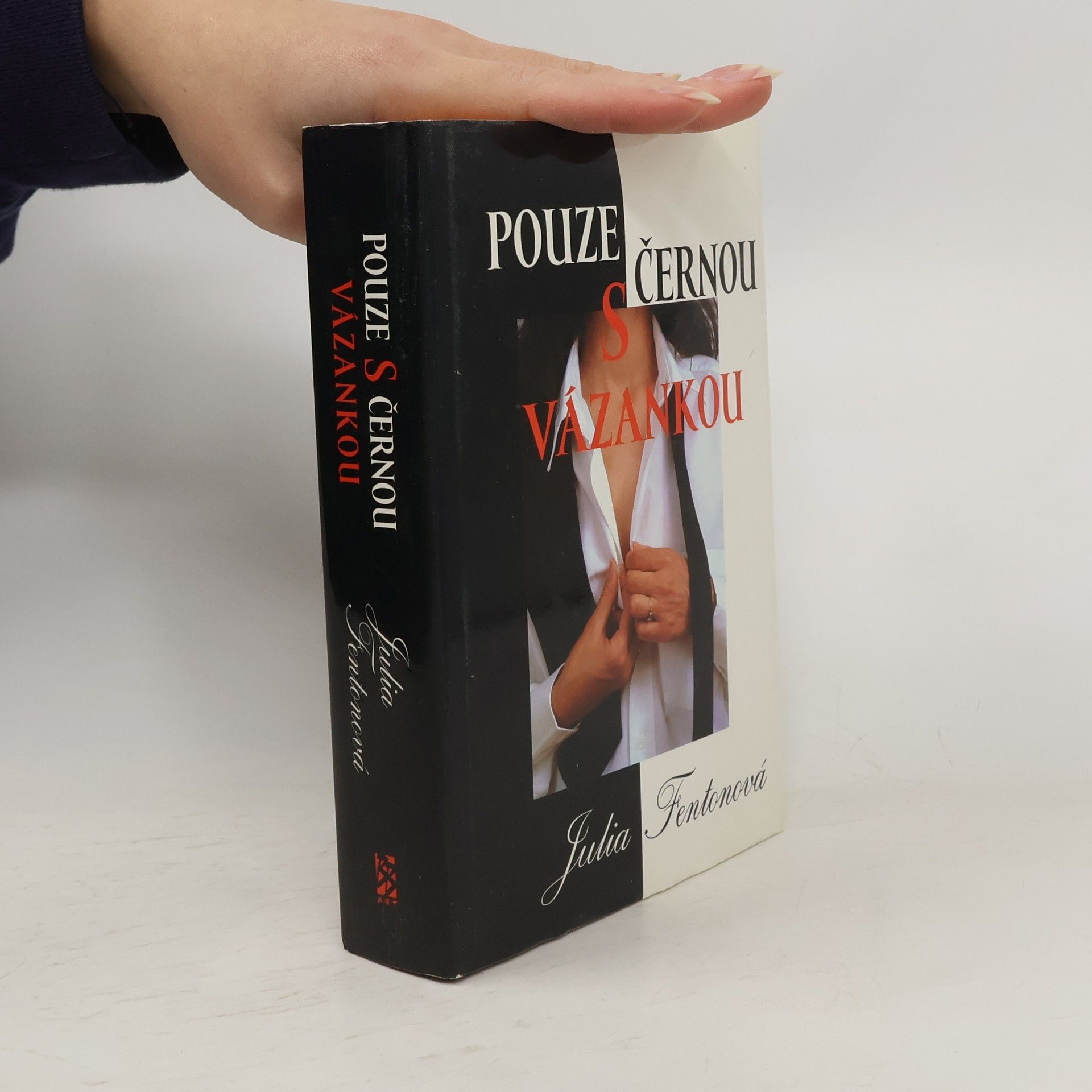 Pouze s černou vázankou