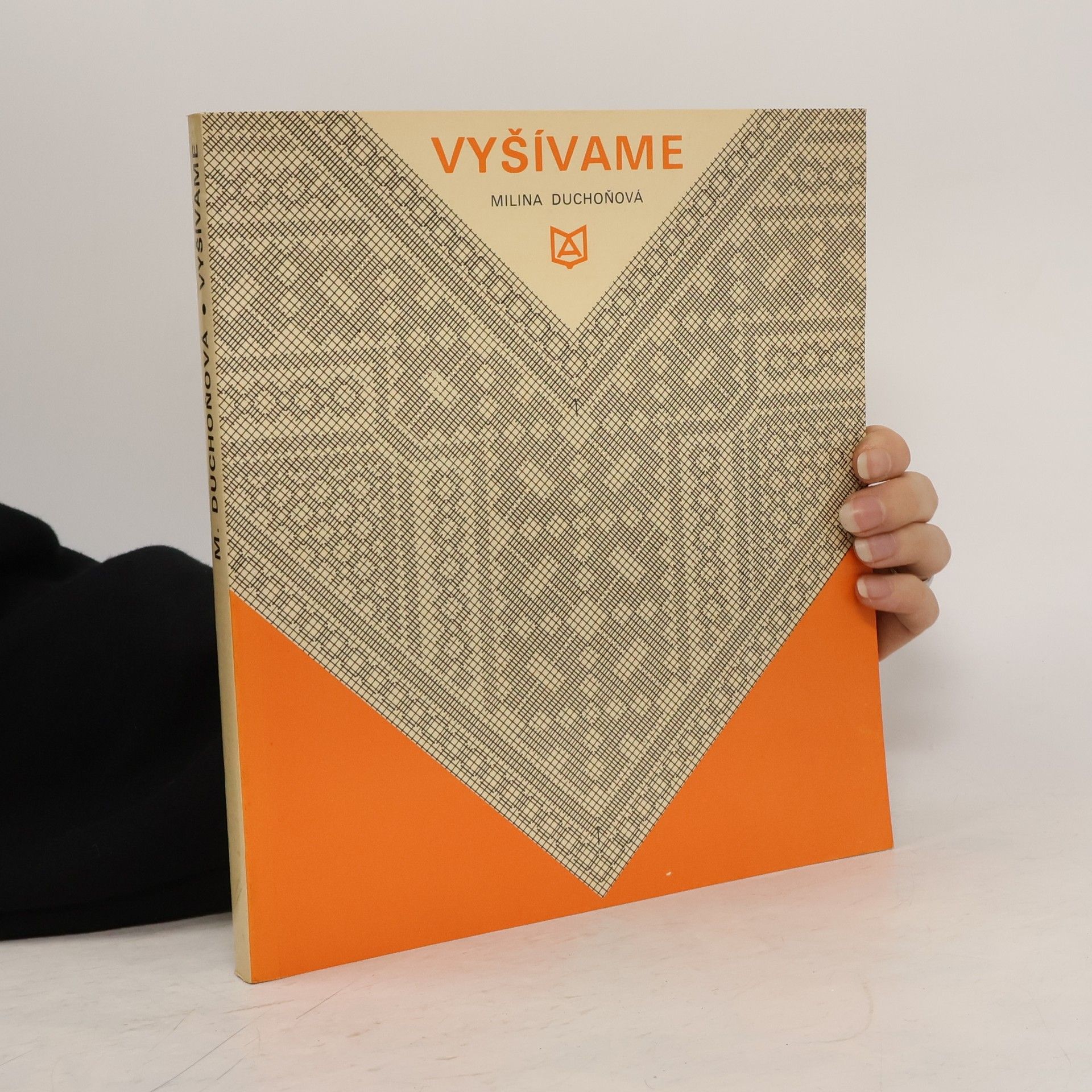 Milina Duchoňová Vyšívame