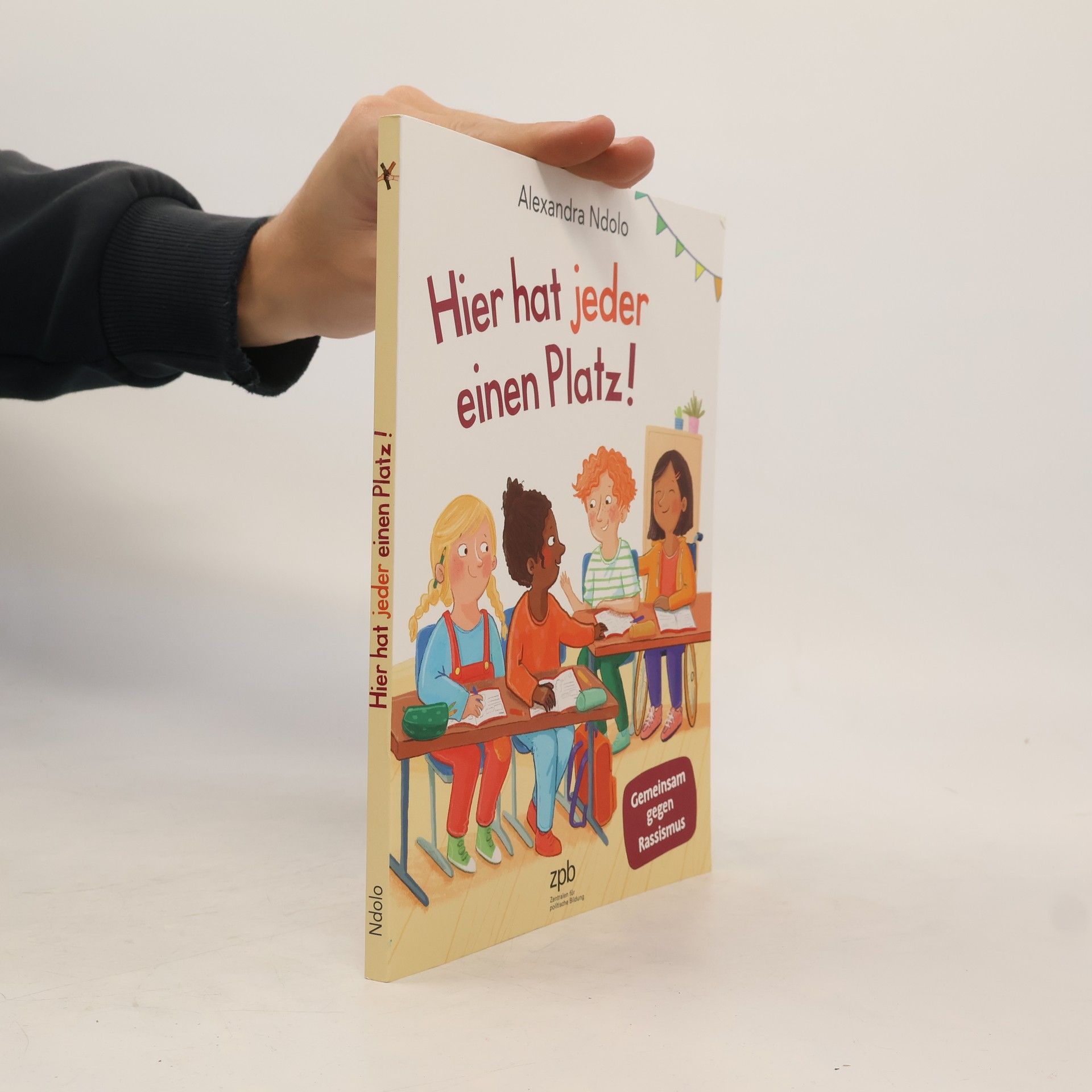 Alexandra Ndolo Hier hat jeder einen Platz!