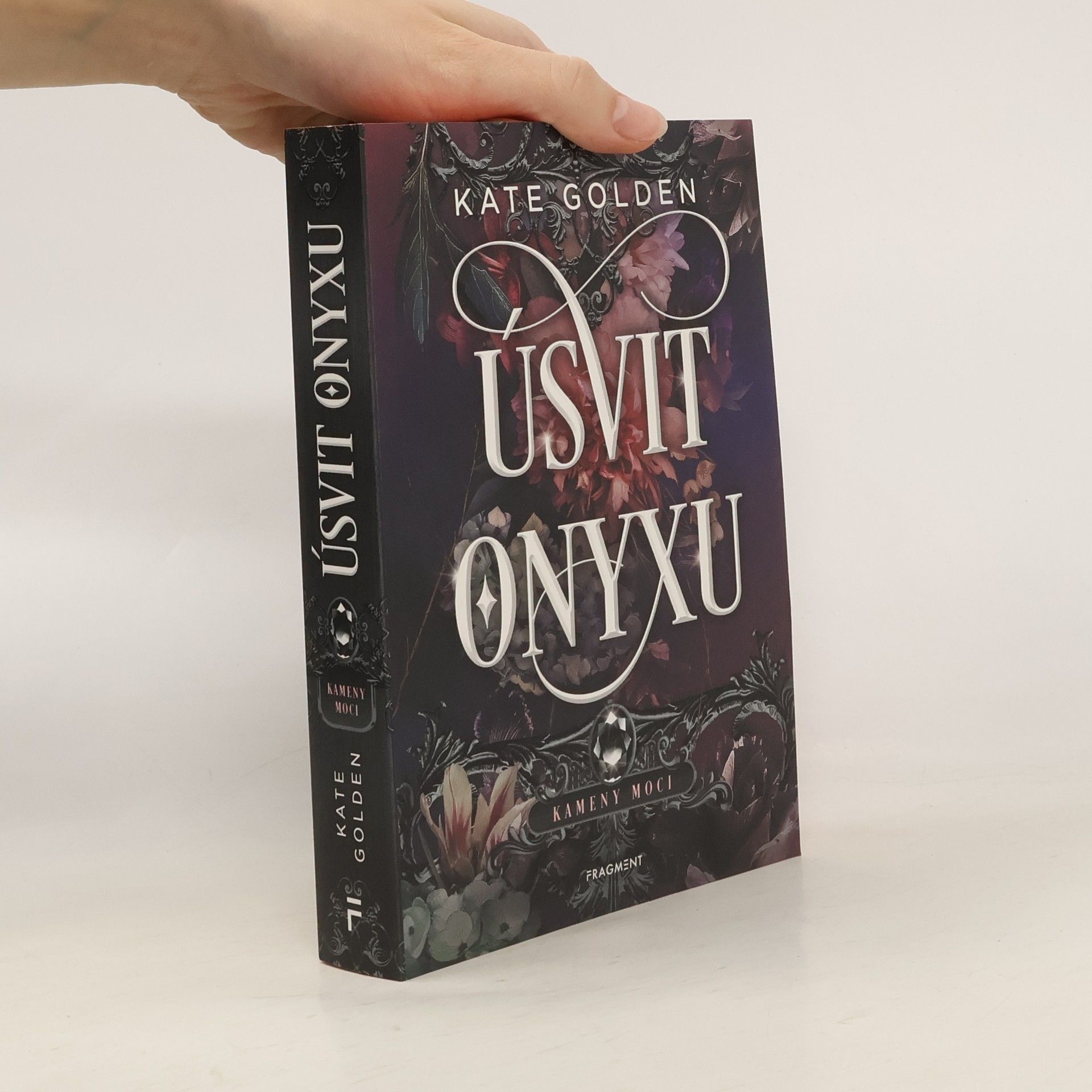 Kate Golden Kameny moci. Úsvit Onyxu