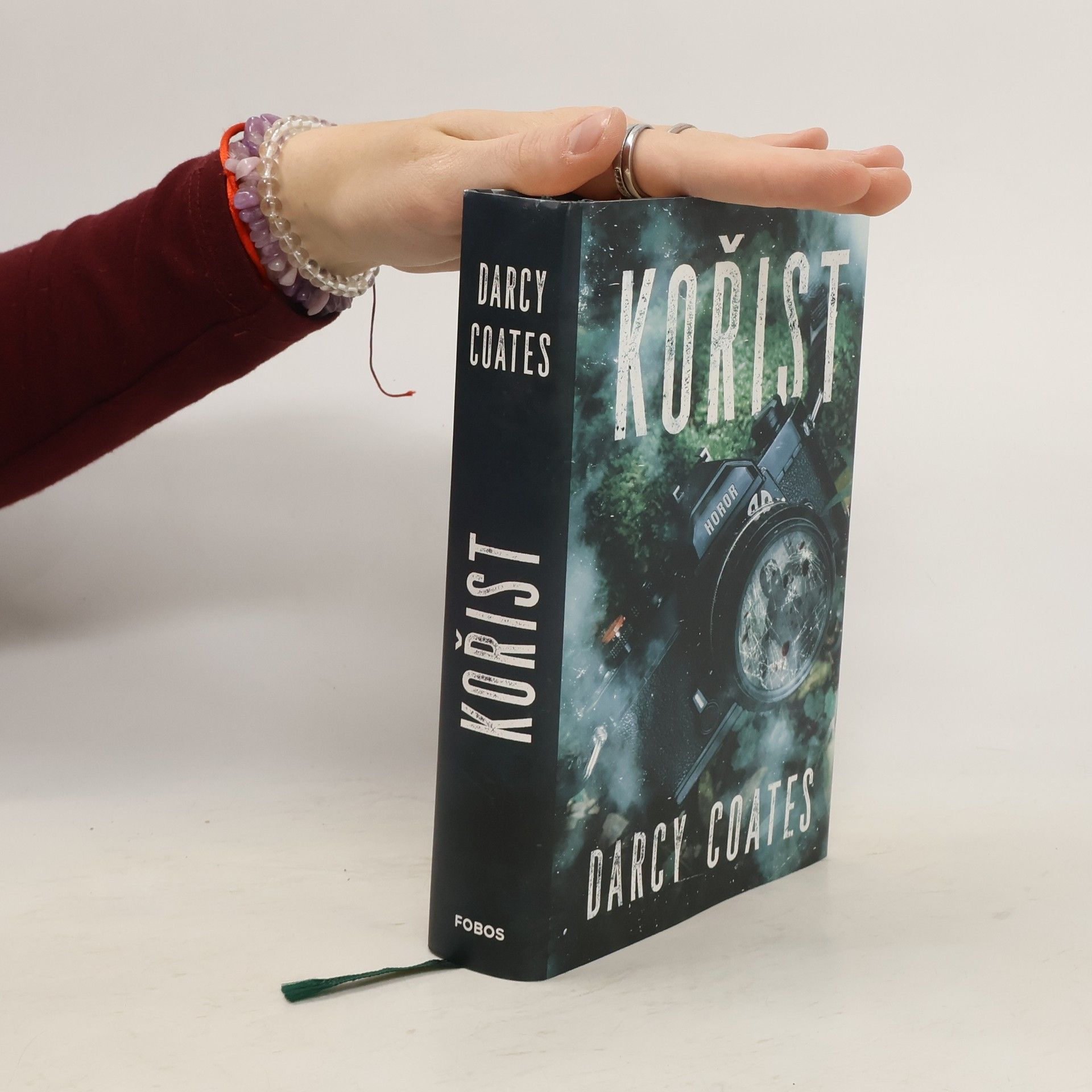 Darcy Coates Kořist