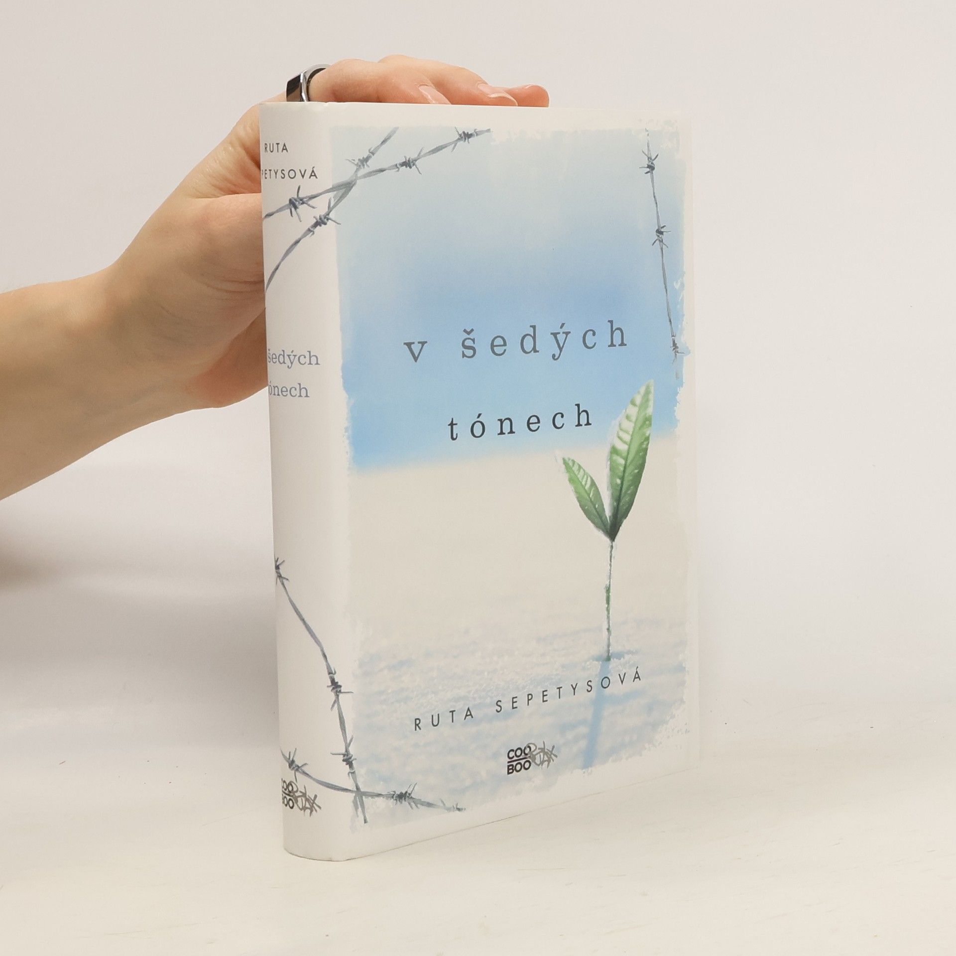 Ruta Sepetys V šedých tónech