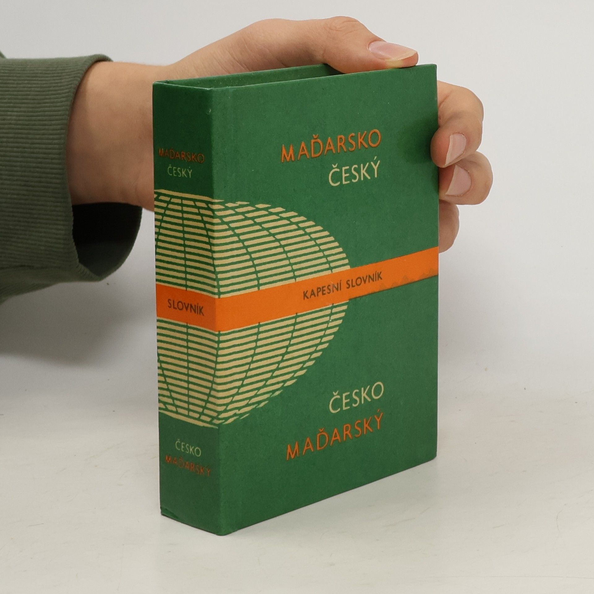 Maďarsko-český a česko-maďarský kapesní slovník