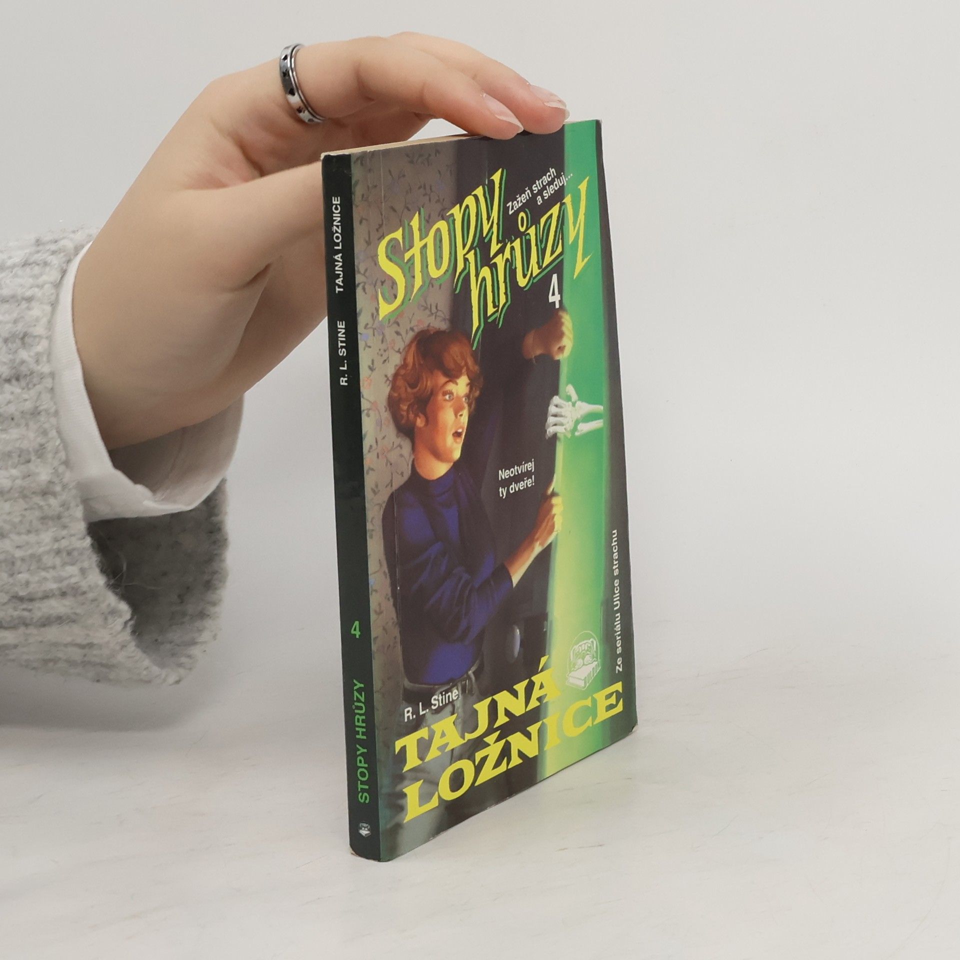 R. L. Stine Tajná ložnice. Stopy hrůzy 4.