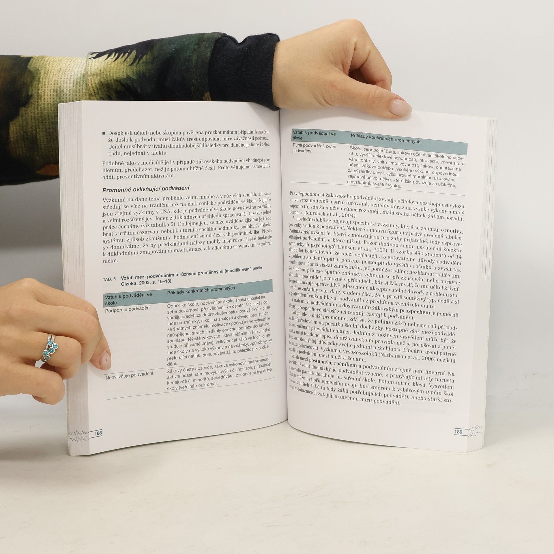 Autores varios Člověk a vzdělání v informační společnosti