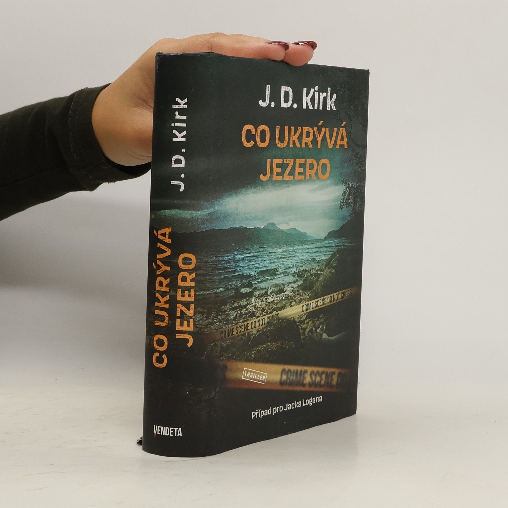 Barry Hutchison Co ukrývá jezero