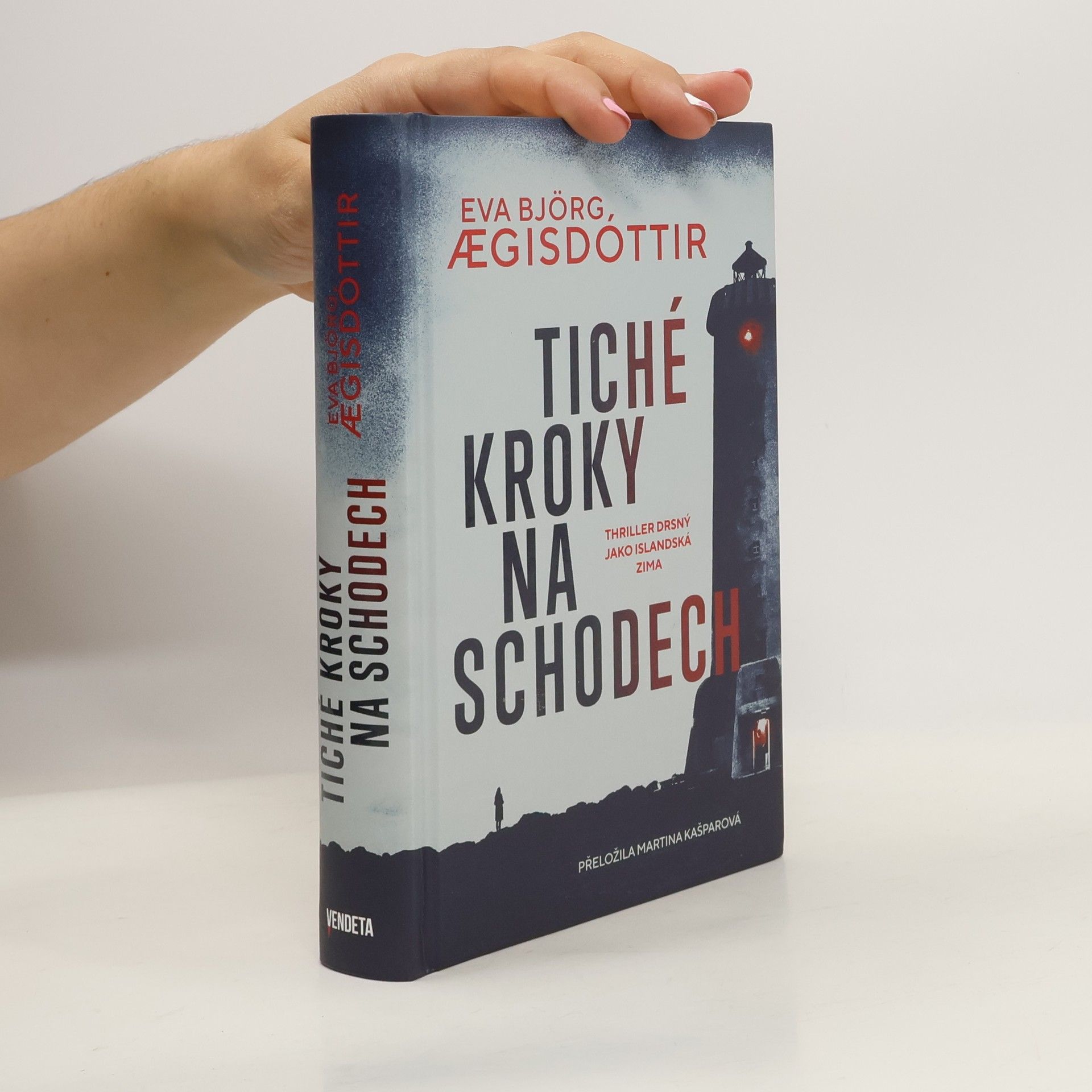 Tiché kroky na schodech