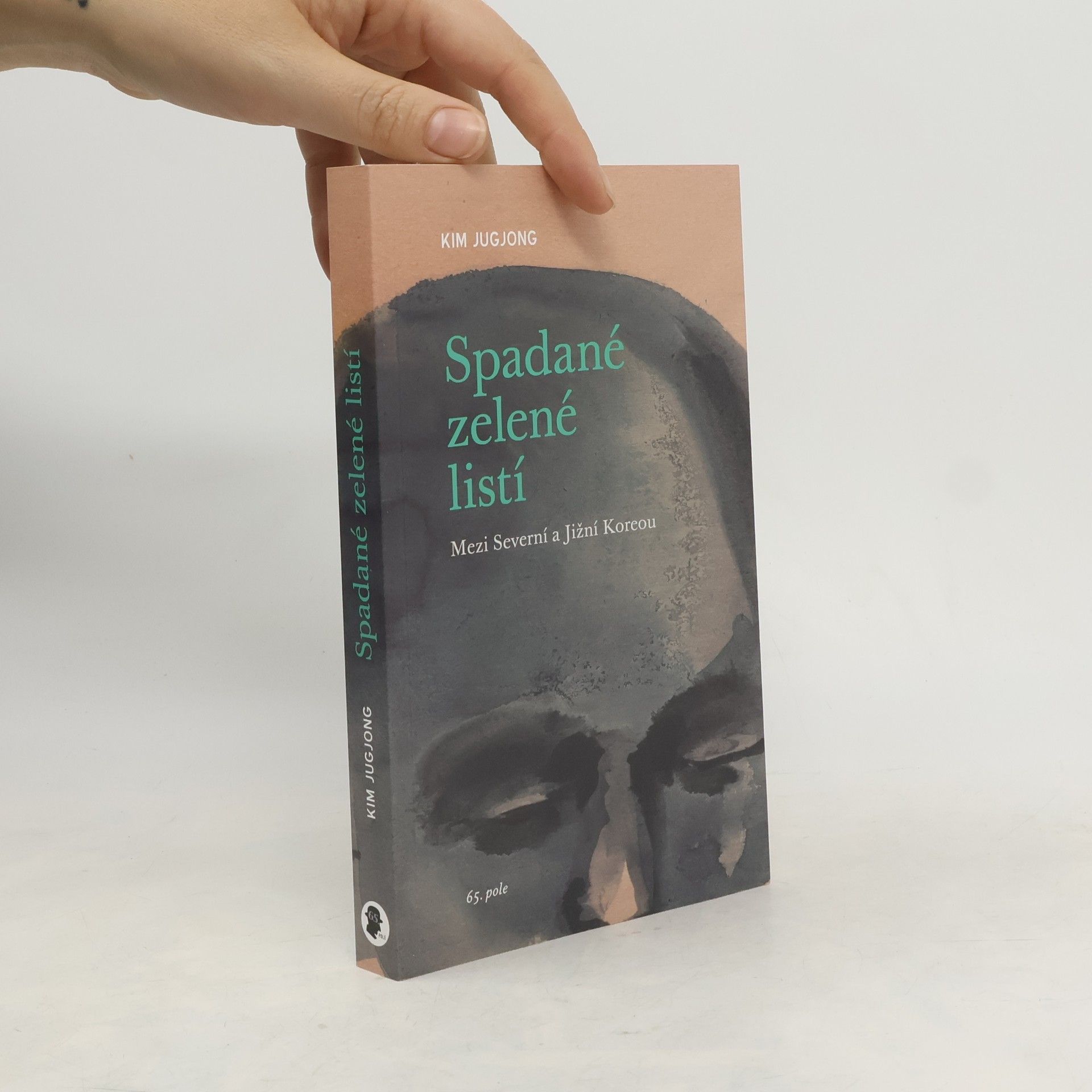 Ju-kjong Kim Spadané zelené listí