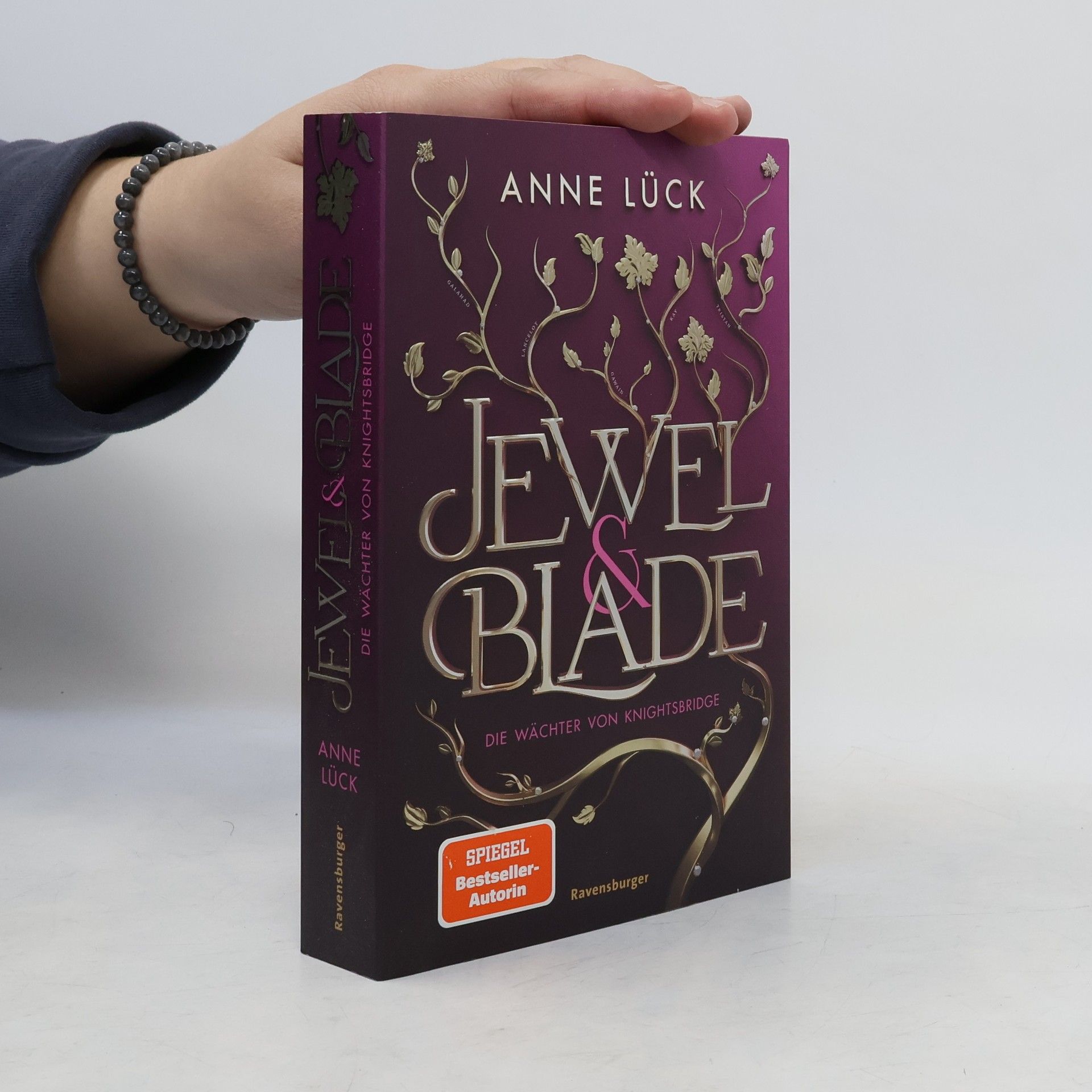 Anne Lück Jewel & Blade, Band 1: Die Wächter von Knightsbridge (Von der SPIEGEL-Bestseller-Autorin von "Silver & Poison" Limitierte Auflage mit dreiseitigem Farbschnitt)