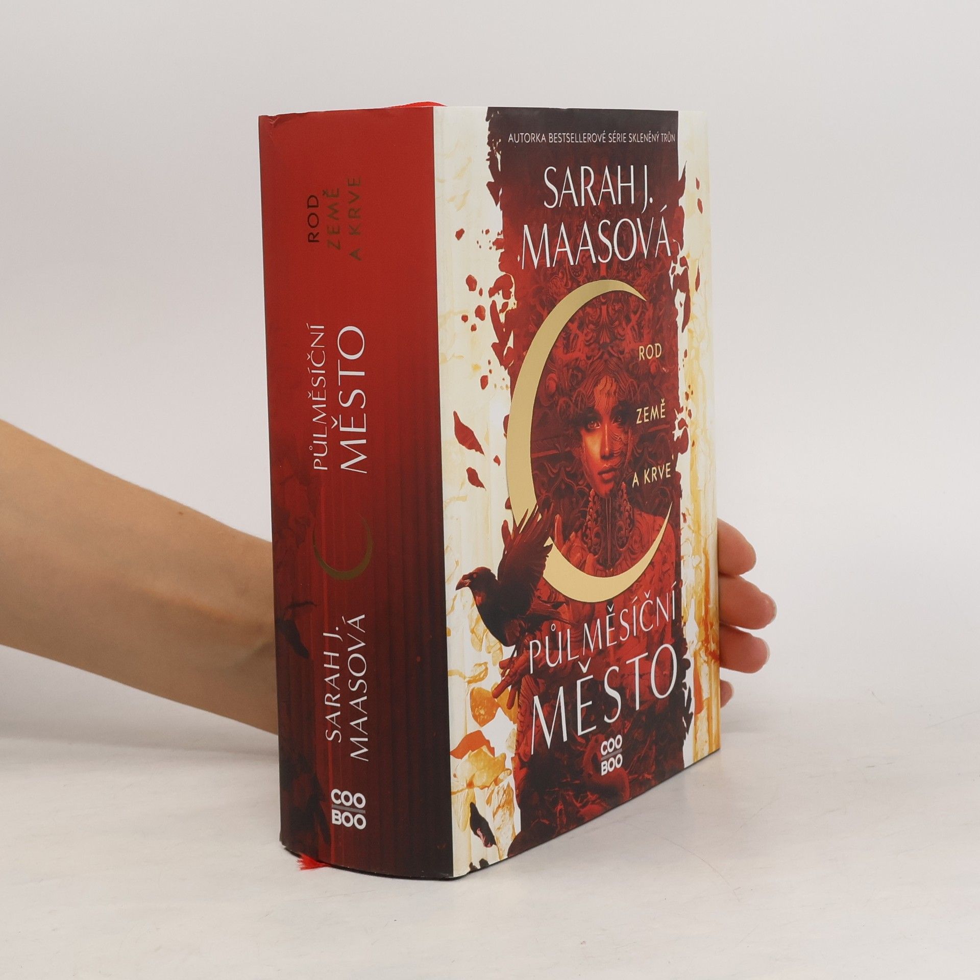 Sarah J. Maas Půlměsíční město. Rod země a krve