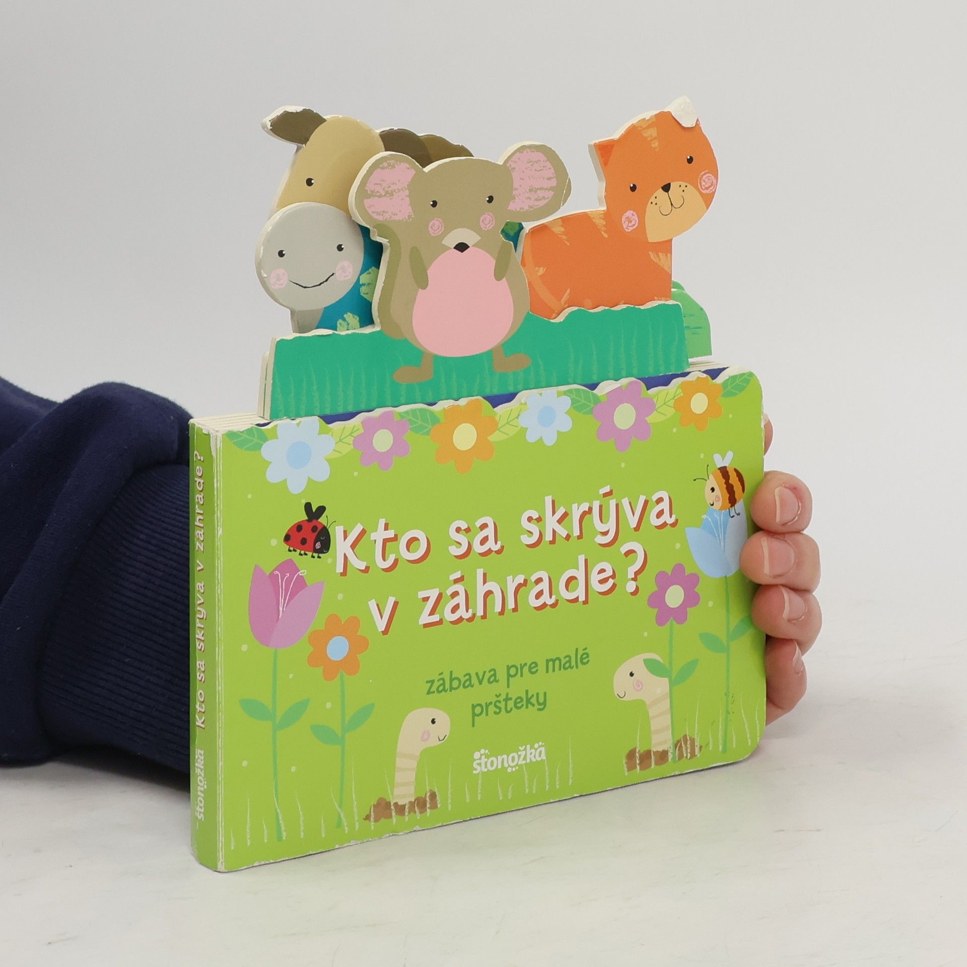 Kto sa skrýva v záhrade?