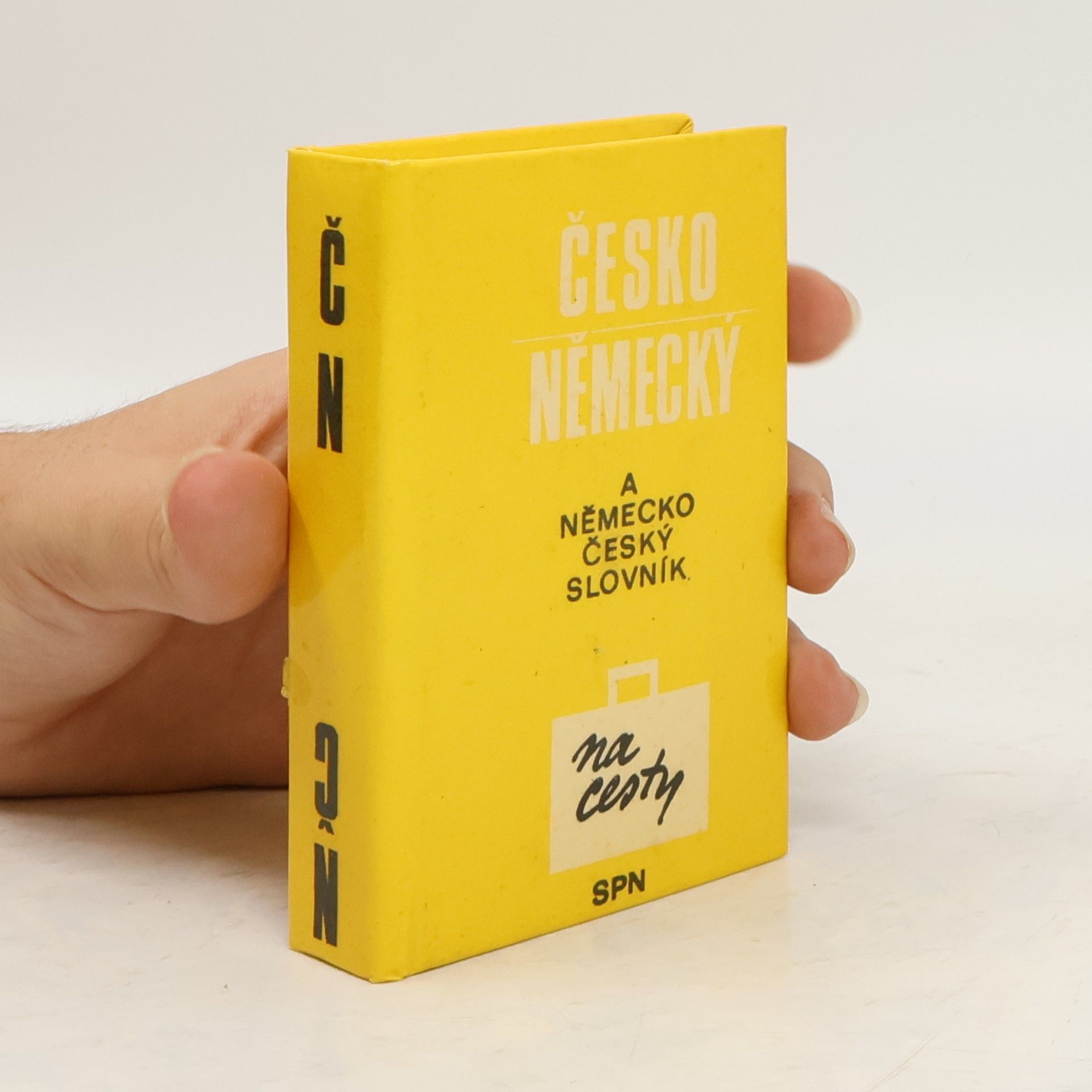 Česko-německý a německo-český slovník na cesty