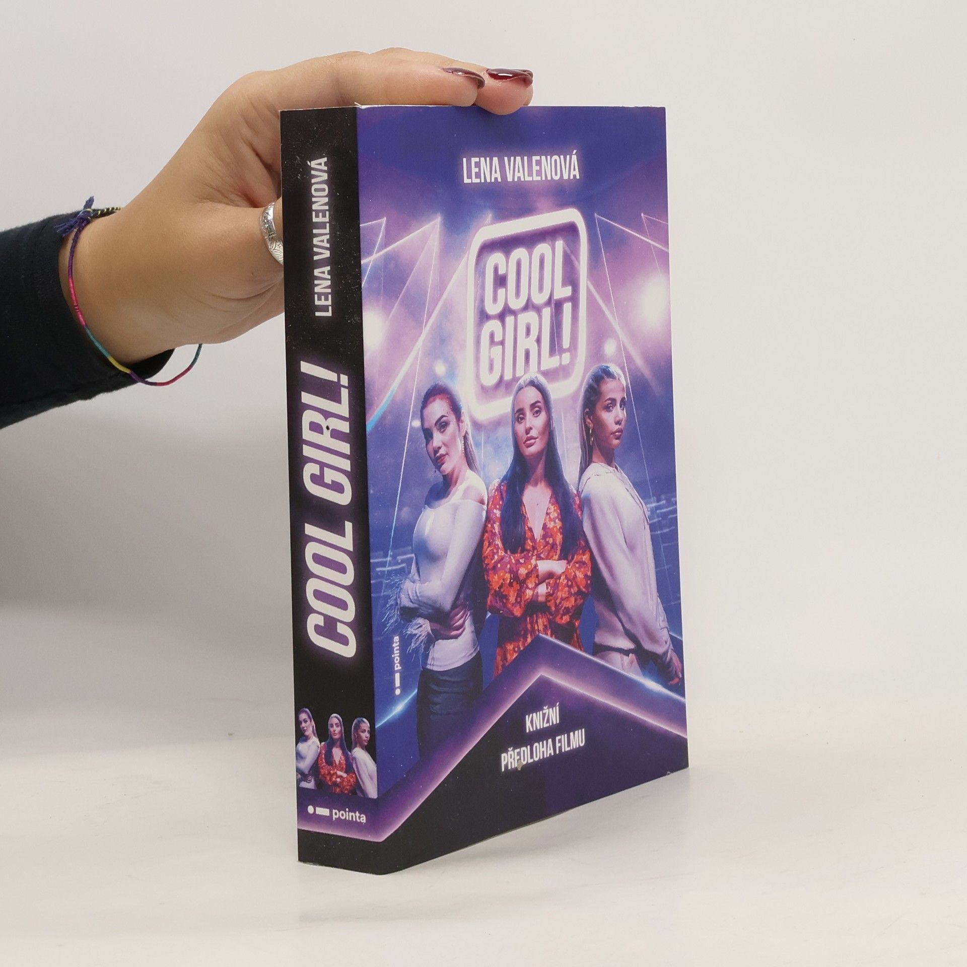 Lena Valenová Cool Girl!