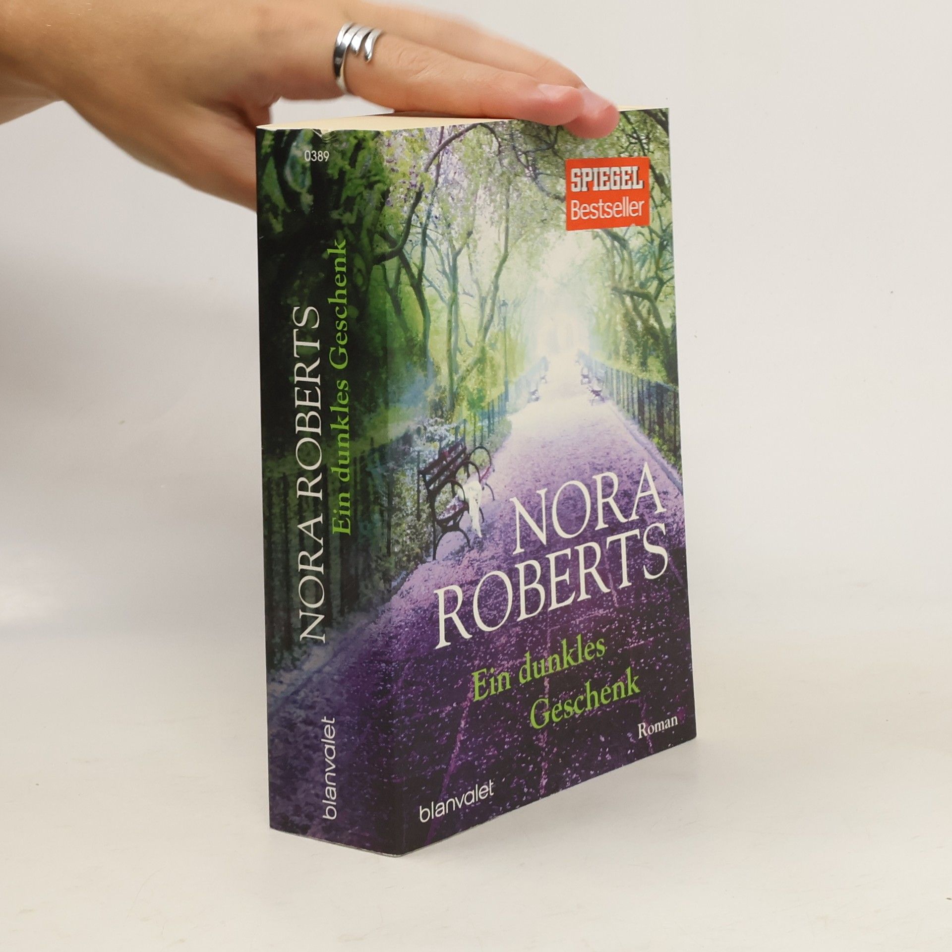 Nora Roberts Ein dunkles Geschenk: roman