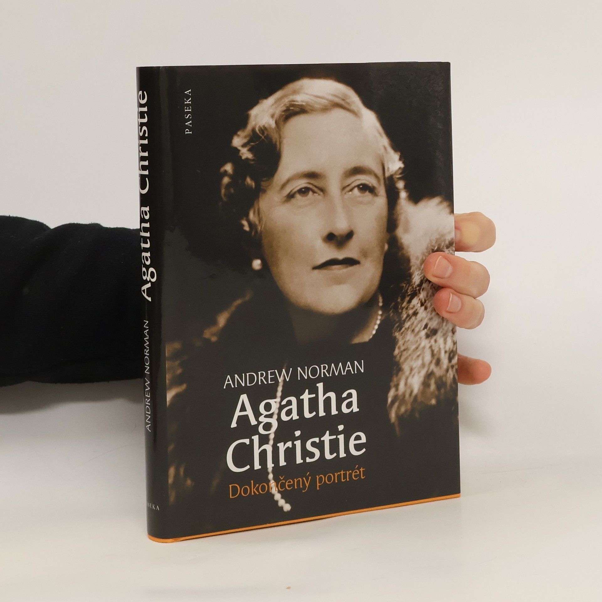 Andrew Norman Agatha Christie. Dokončený portrét