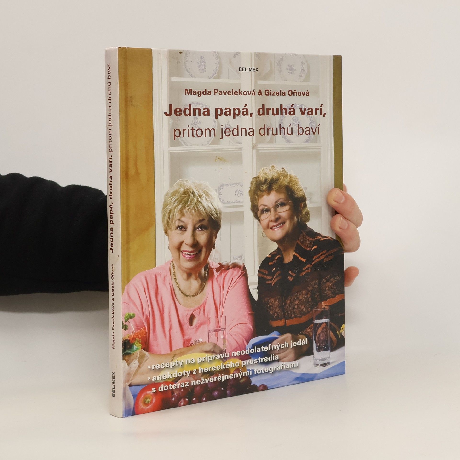 Magda Paveleková Jedna papá, druhá varí, pritom jedna druhú baví