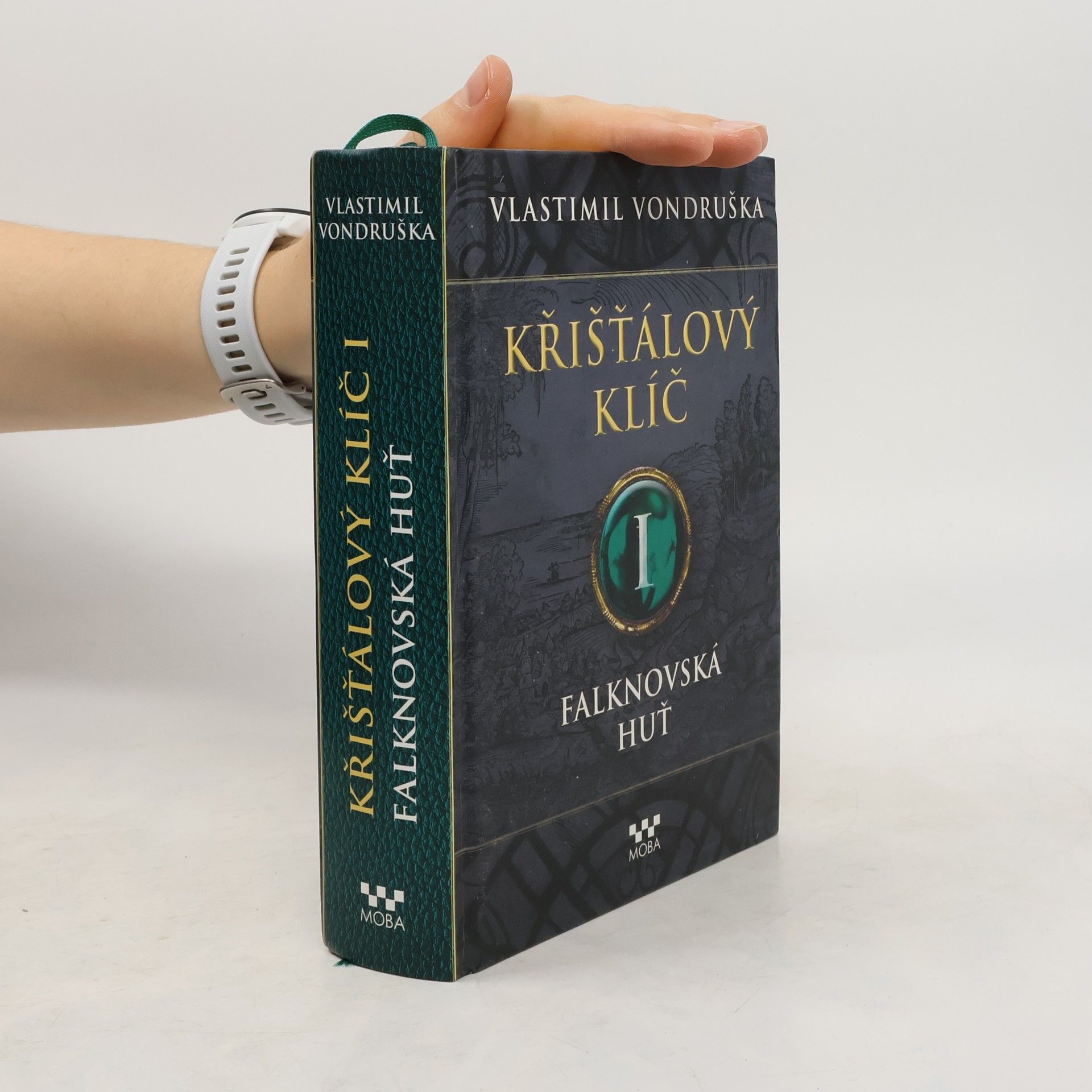 Falknovská huť. Křišťálový klíč. 1. díl