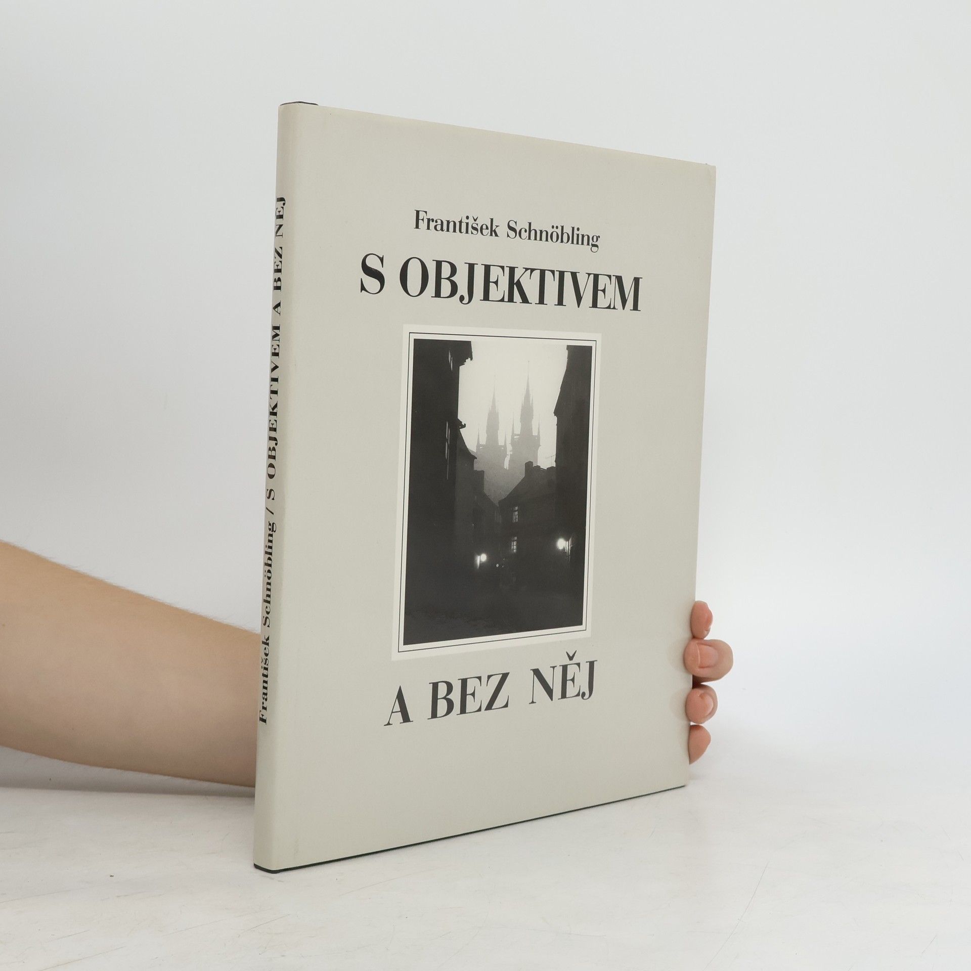 S objektivem a bez něj