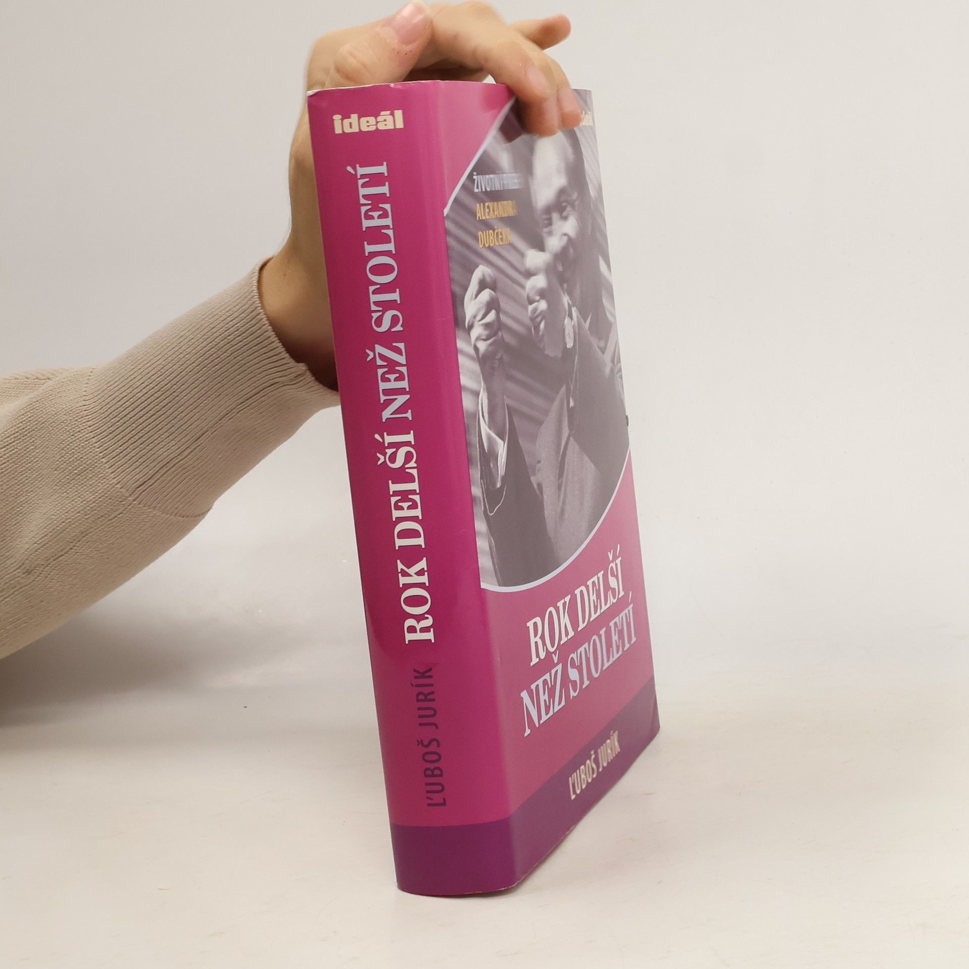 Luboš Jurík Rok delší než století. Životní příběh Alexandra Dubčeka