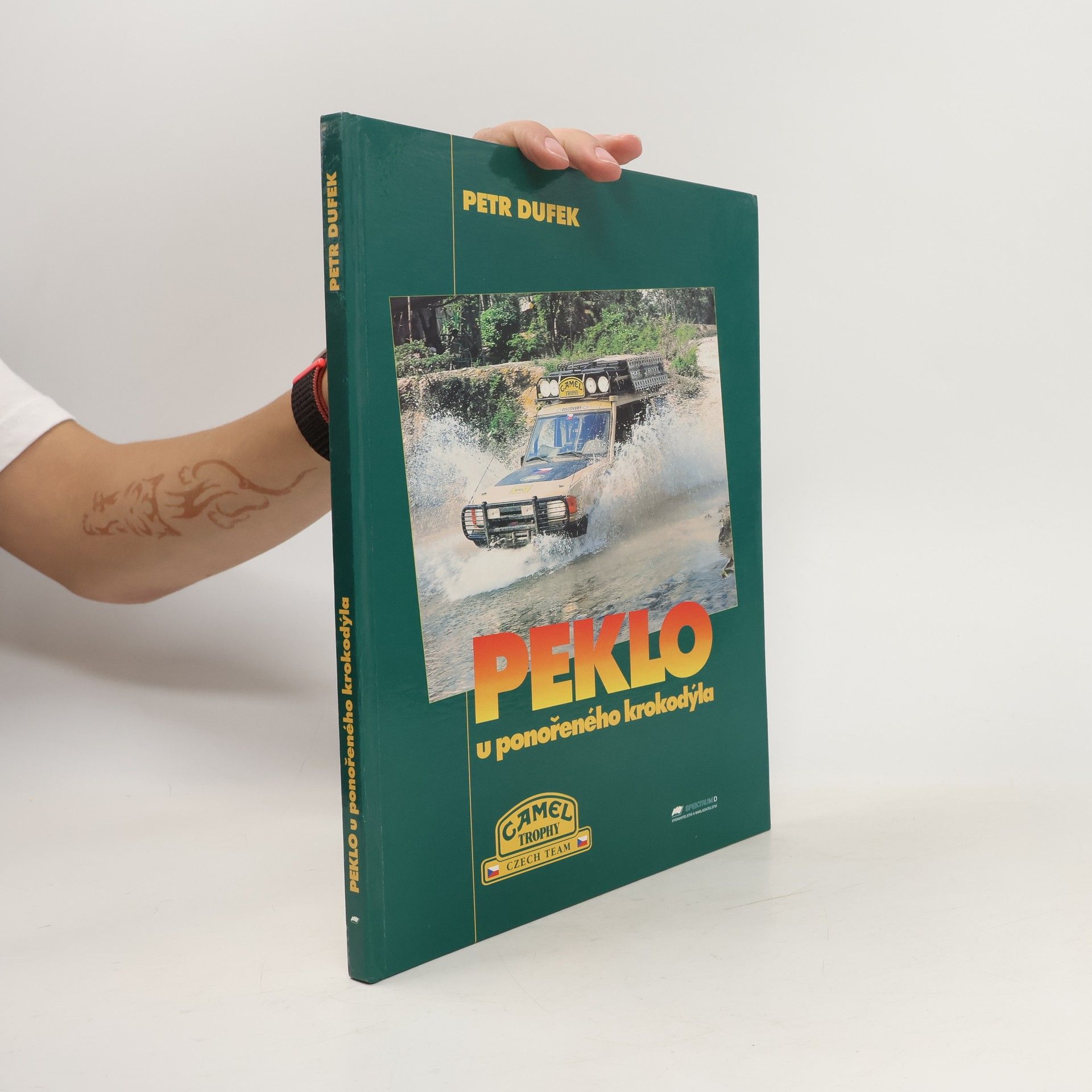 Petr Dufek Peklo u ponořeného krokodýla