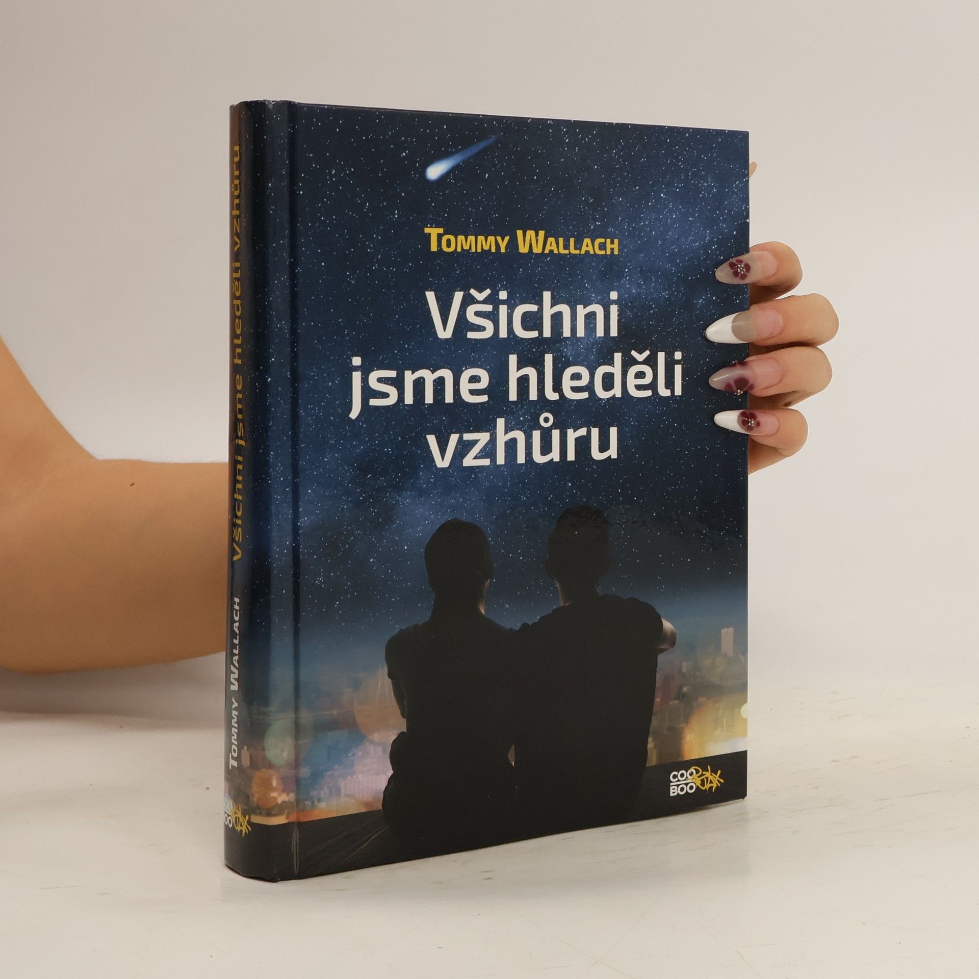Tommy Wallach Všichni jsme hleděli vzhůru