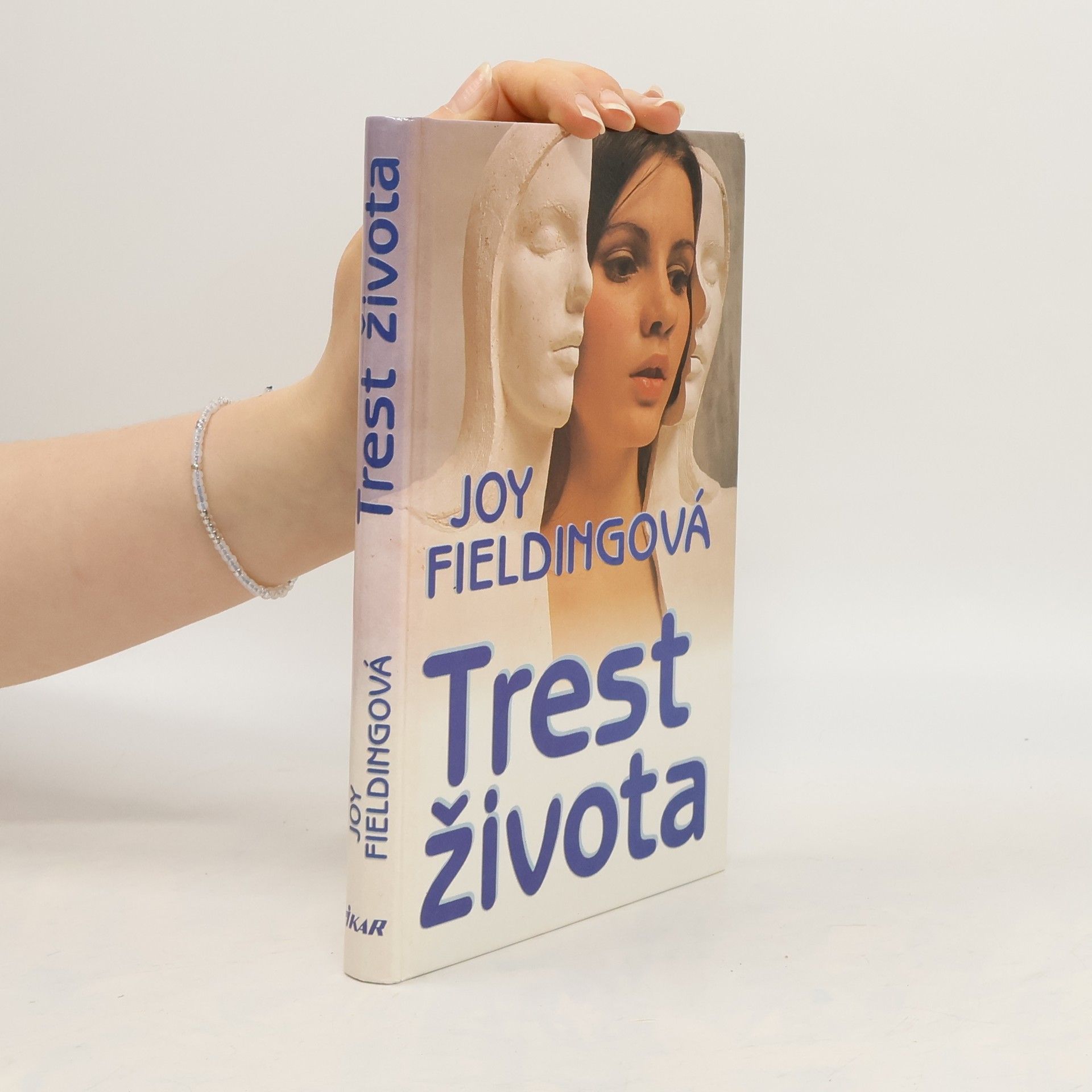 Joy Fielding Trest života