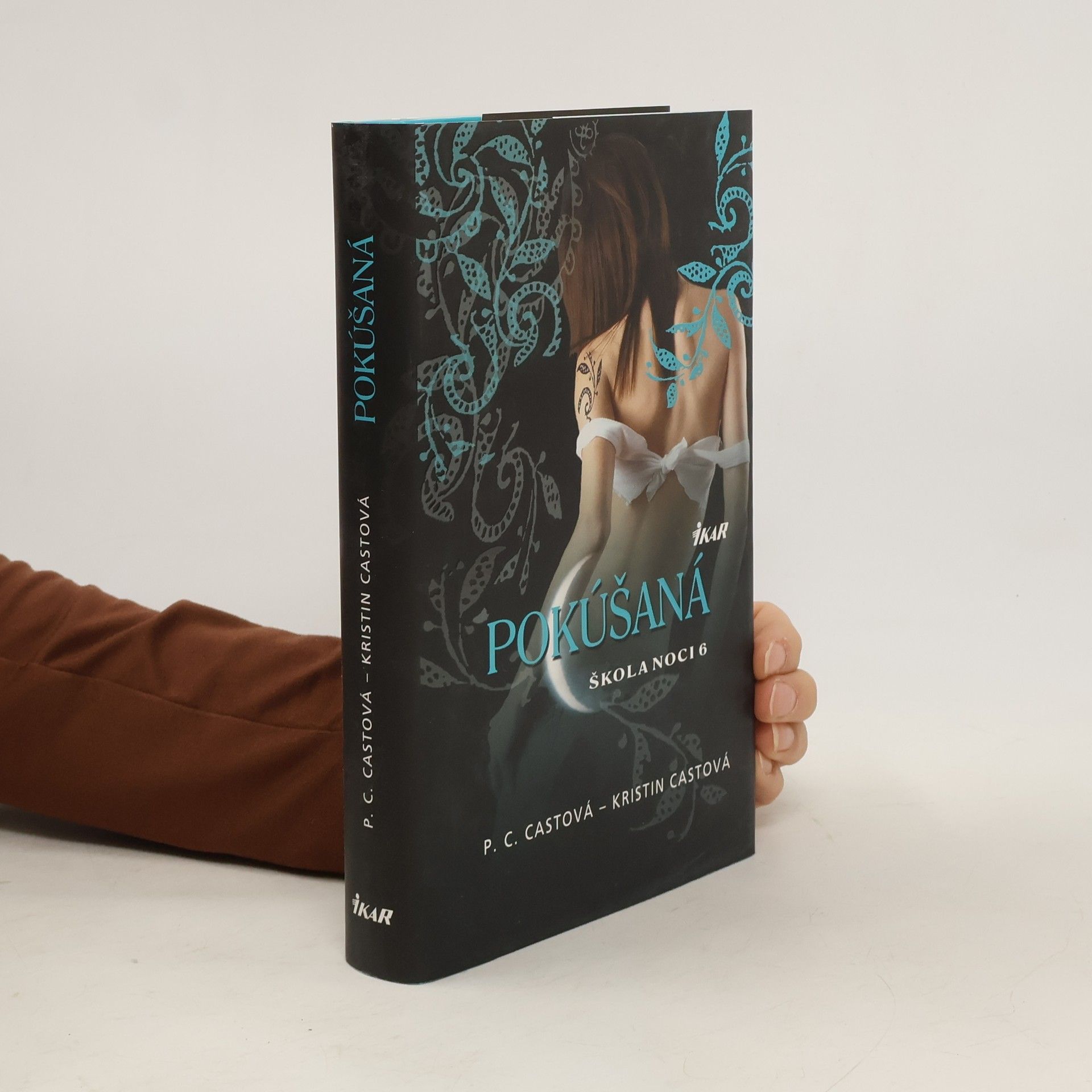 Phyllis Christine Cast Pokúšaná