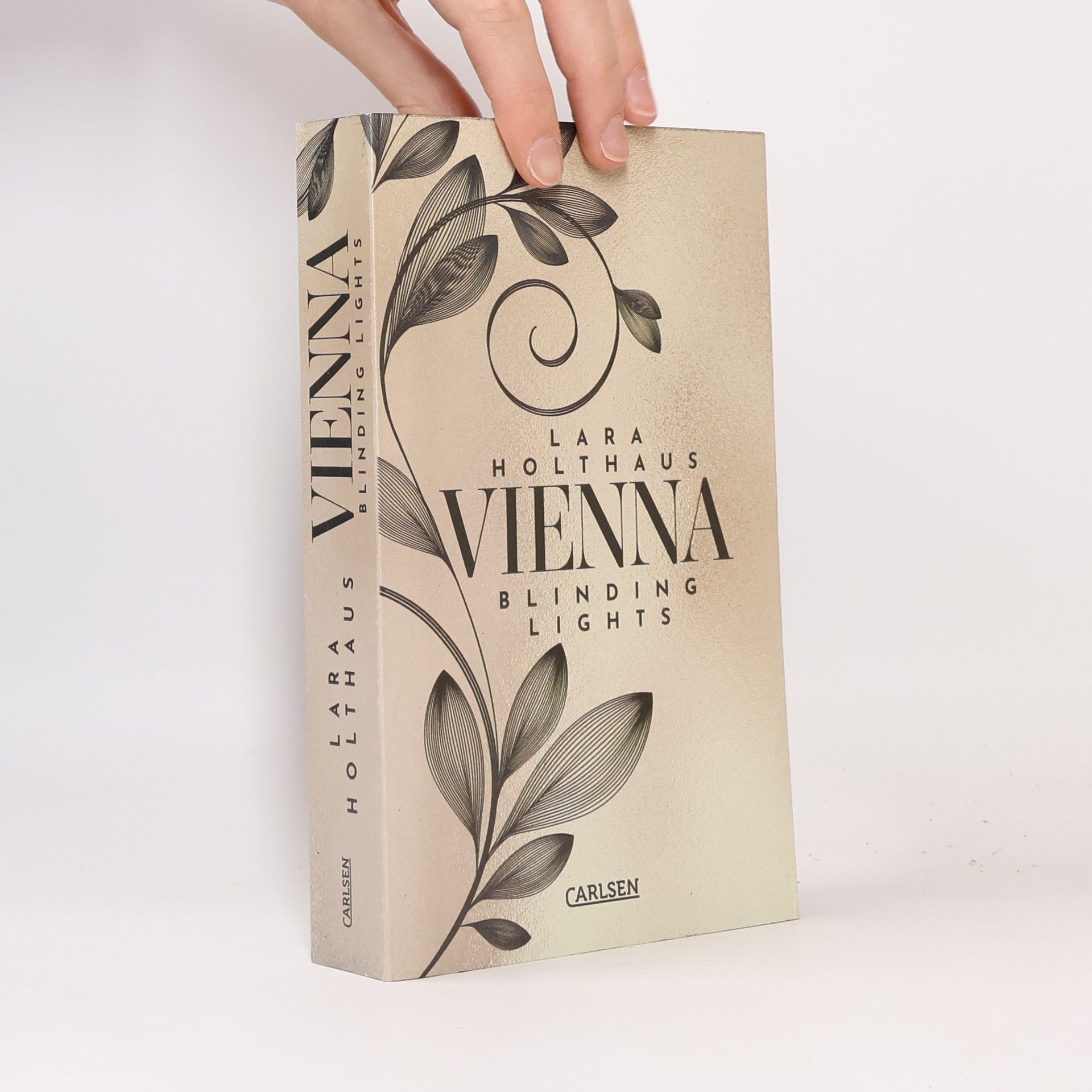 Lara Holthaus Vienna. Blinding Lights