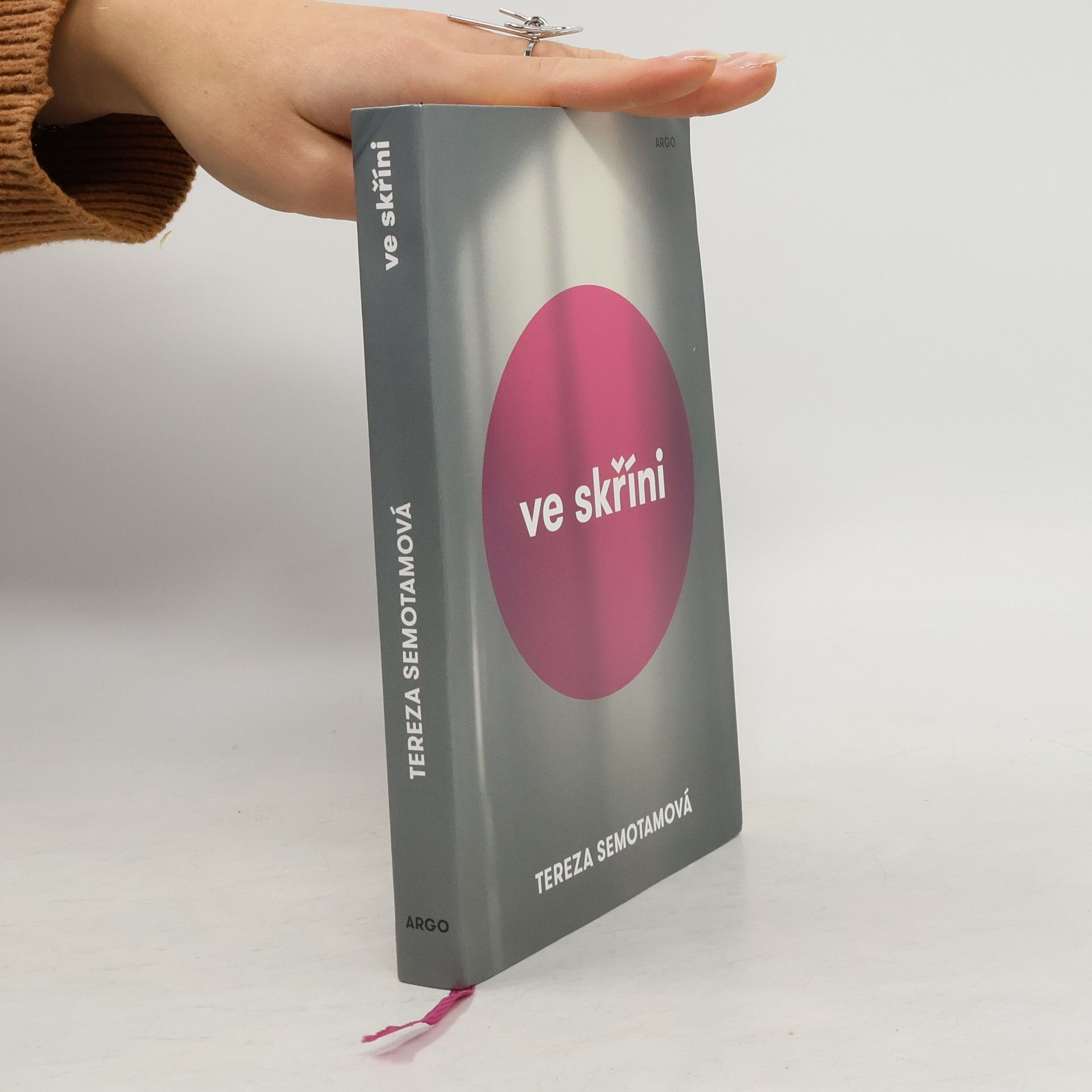 Tereza Semotamová Ve skříni