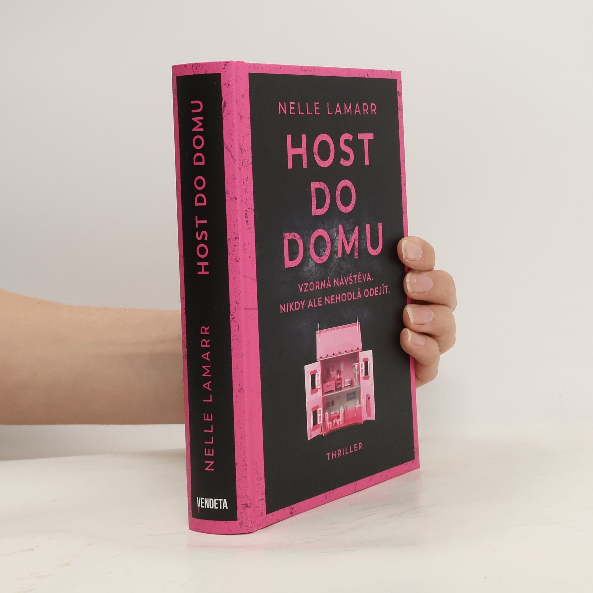 Nelle Lamarr Host do domu