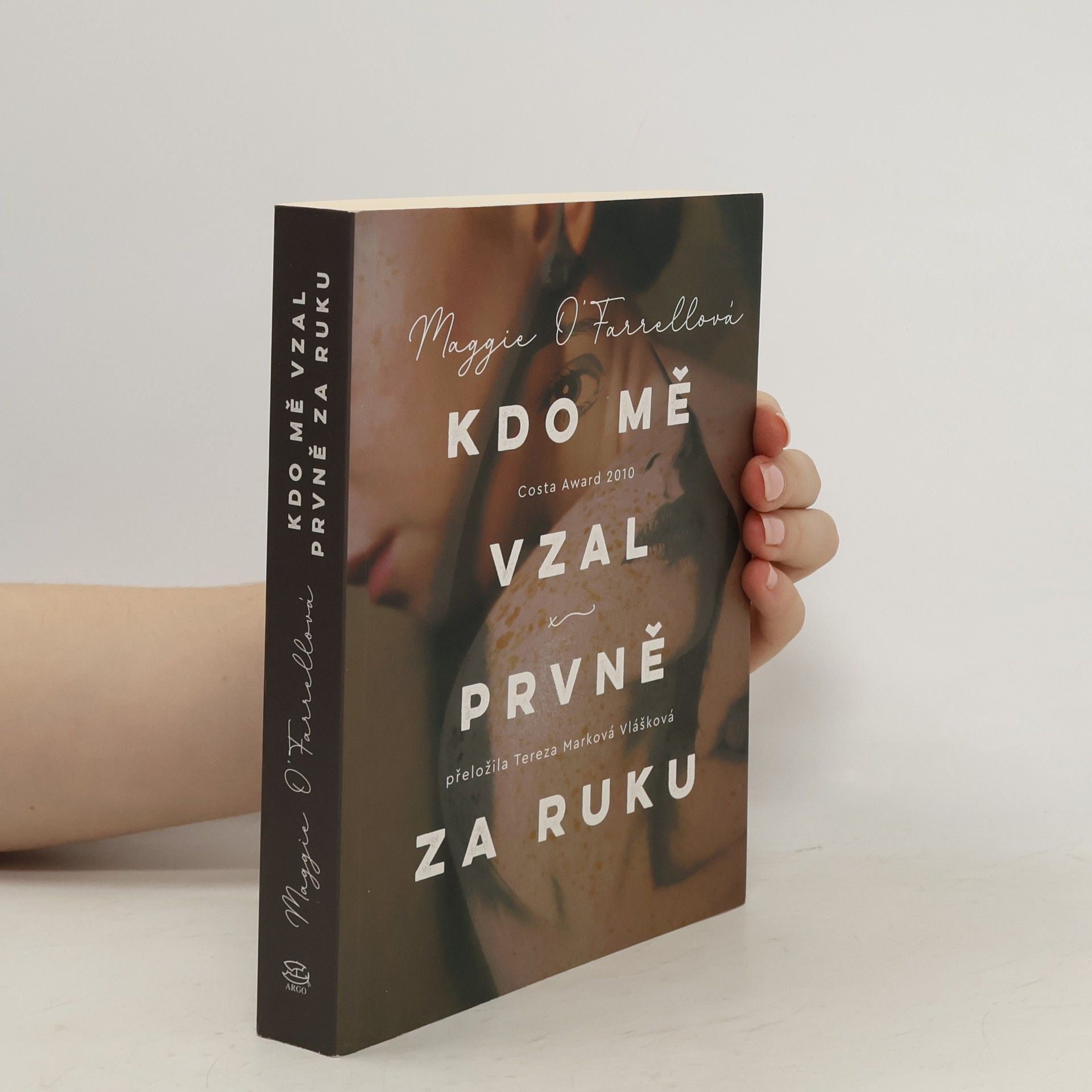 Maggie O. Farrell Kdo mě vzal prvně za ruku