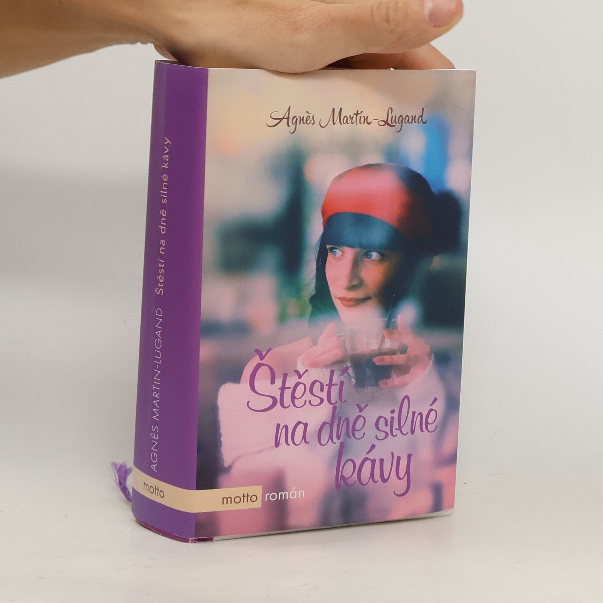 Agnès Martin Lugand Štěstí na dně silné kávy