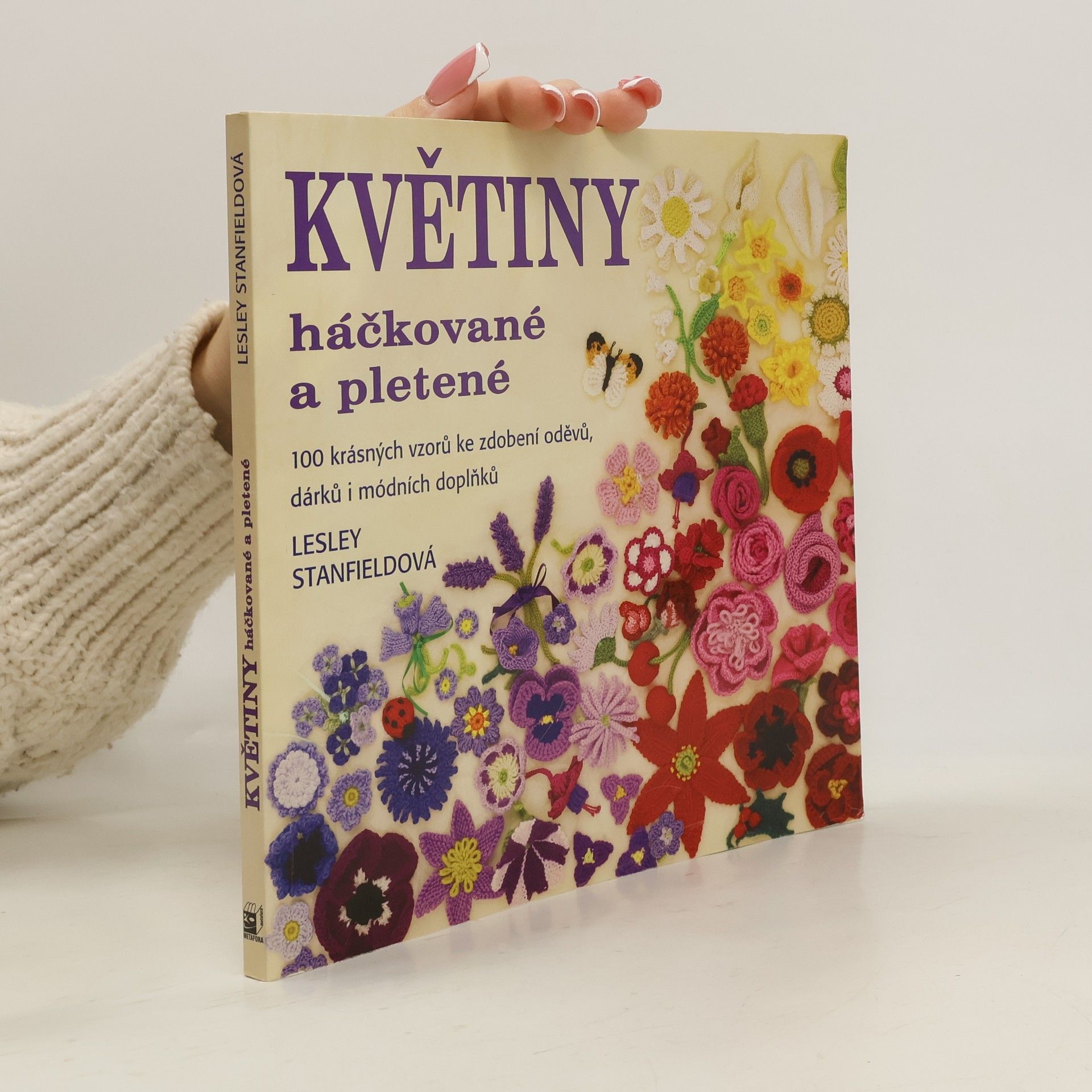 Lesley Stanfield Květiny háčkované a pletené