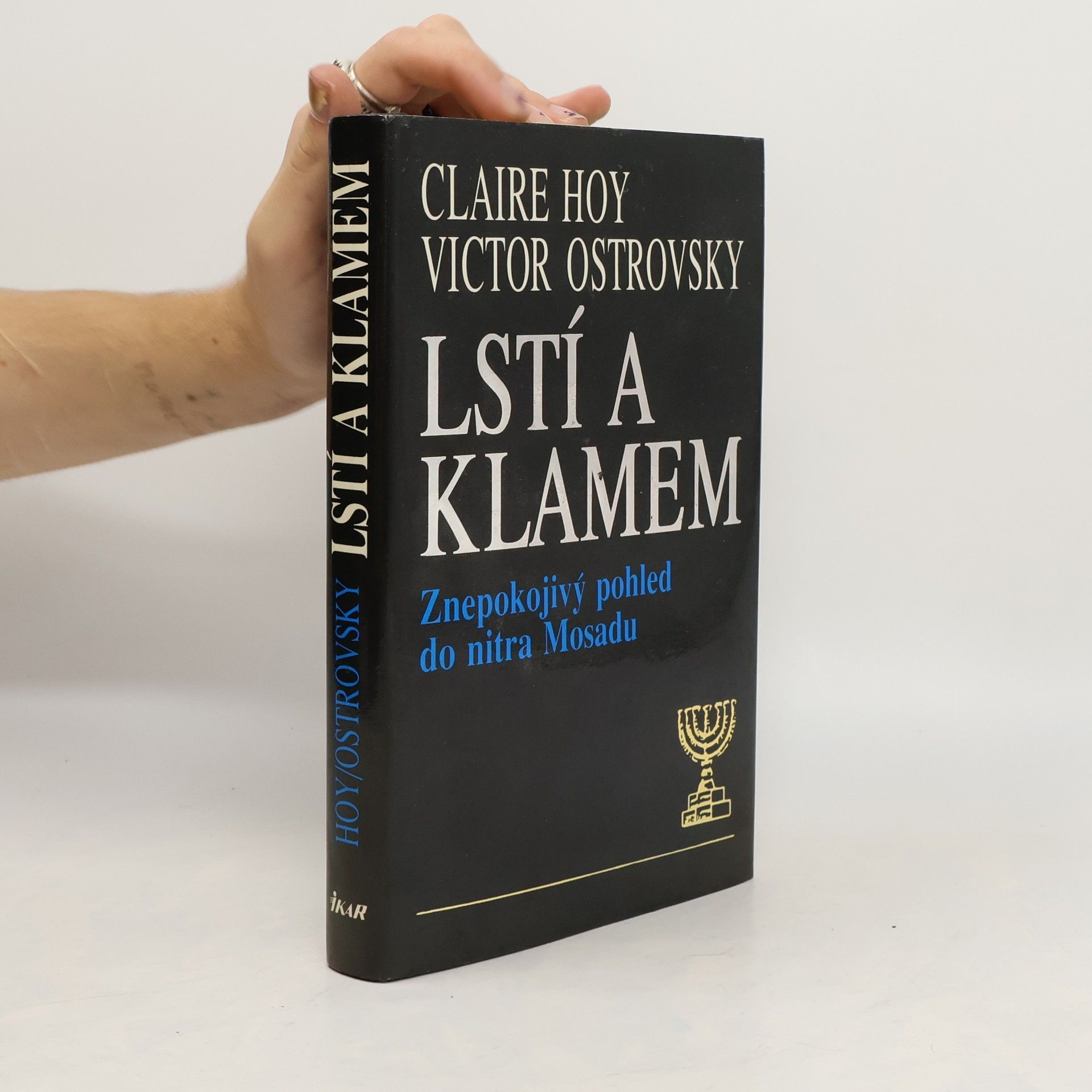 Claire Hoy Lstí a klamem: Znepokojivý pohled do nitra Mosadu