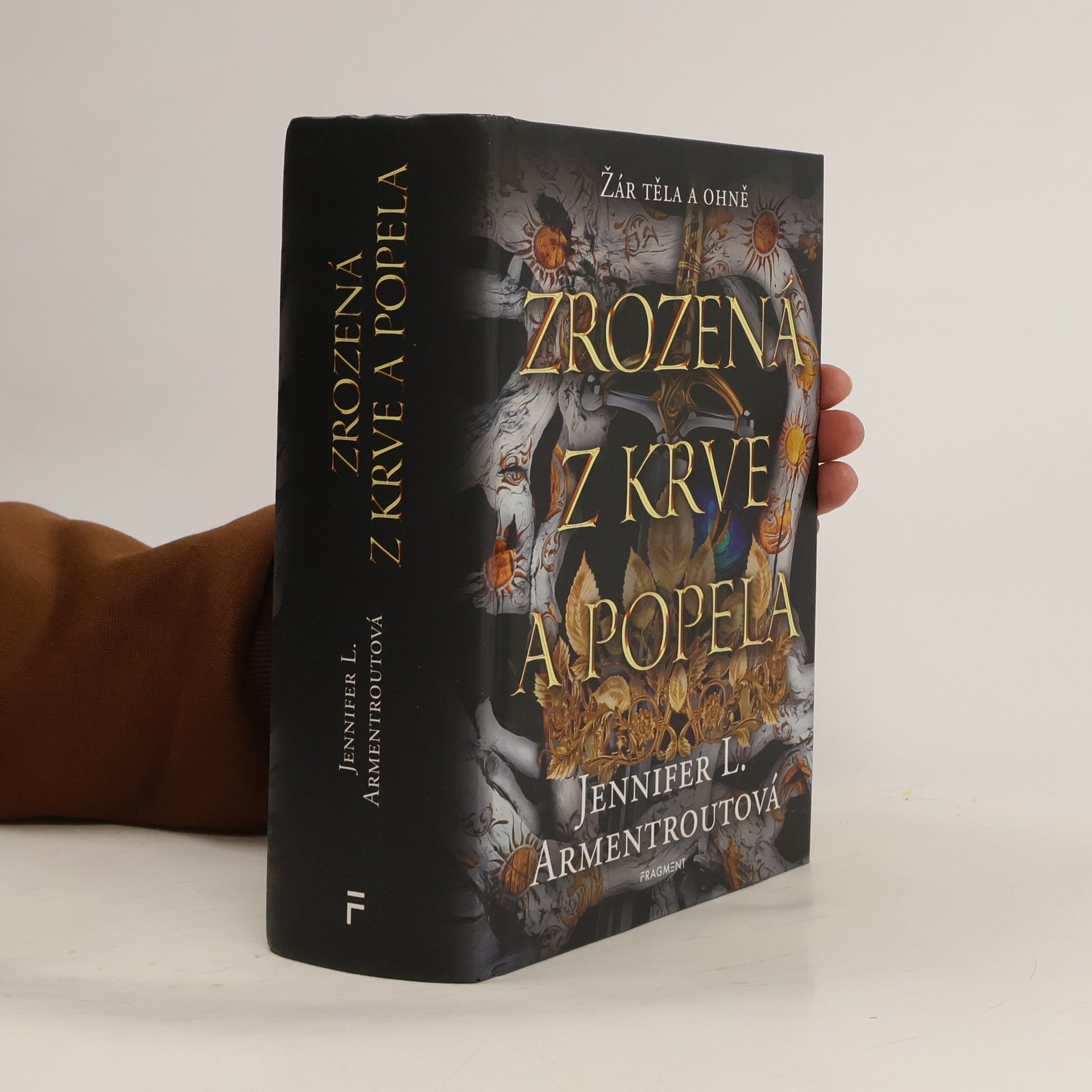 Jennifer L. Armentrout Zrozená z krve a popela