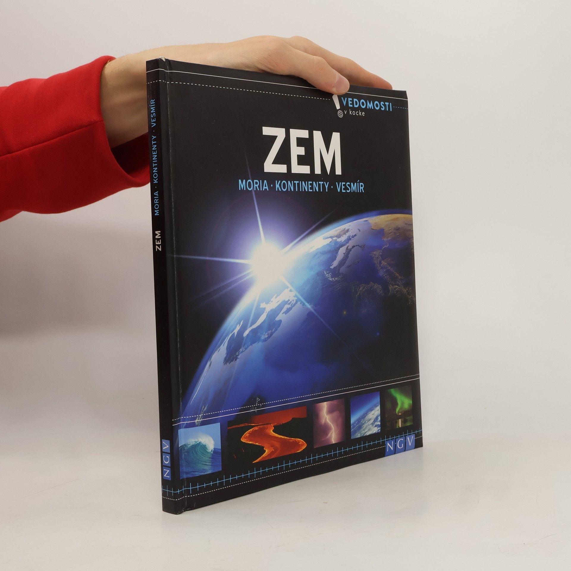 Kolektív autorov Zem. Moria, kontinenty, vesmír