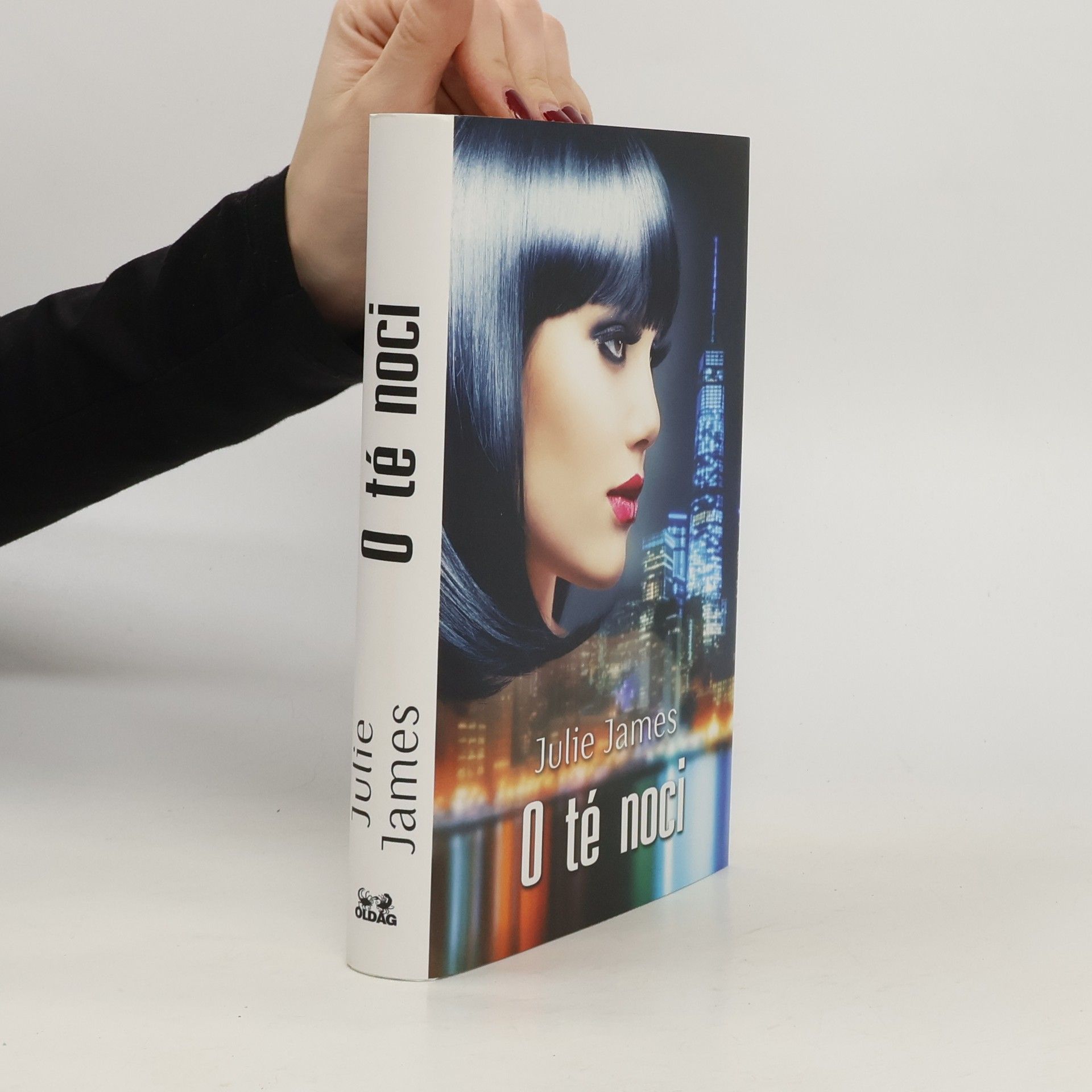 Julie James O té noci
