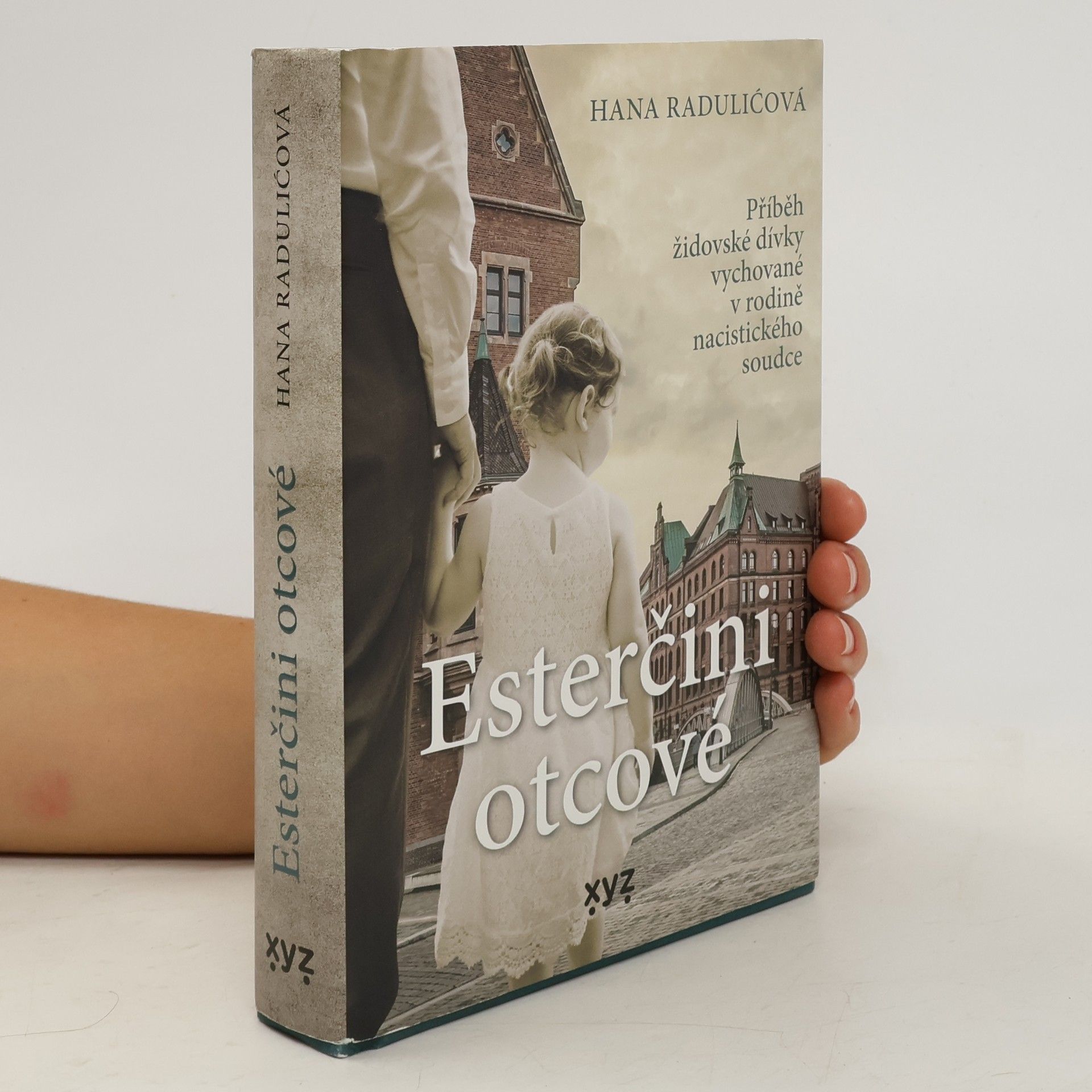 Hana Radulić Esterčini otcové : příběh židovské dívky vychované v rodině nacistického soudce