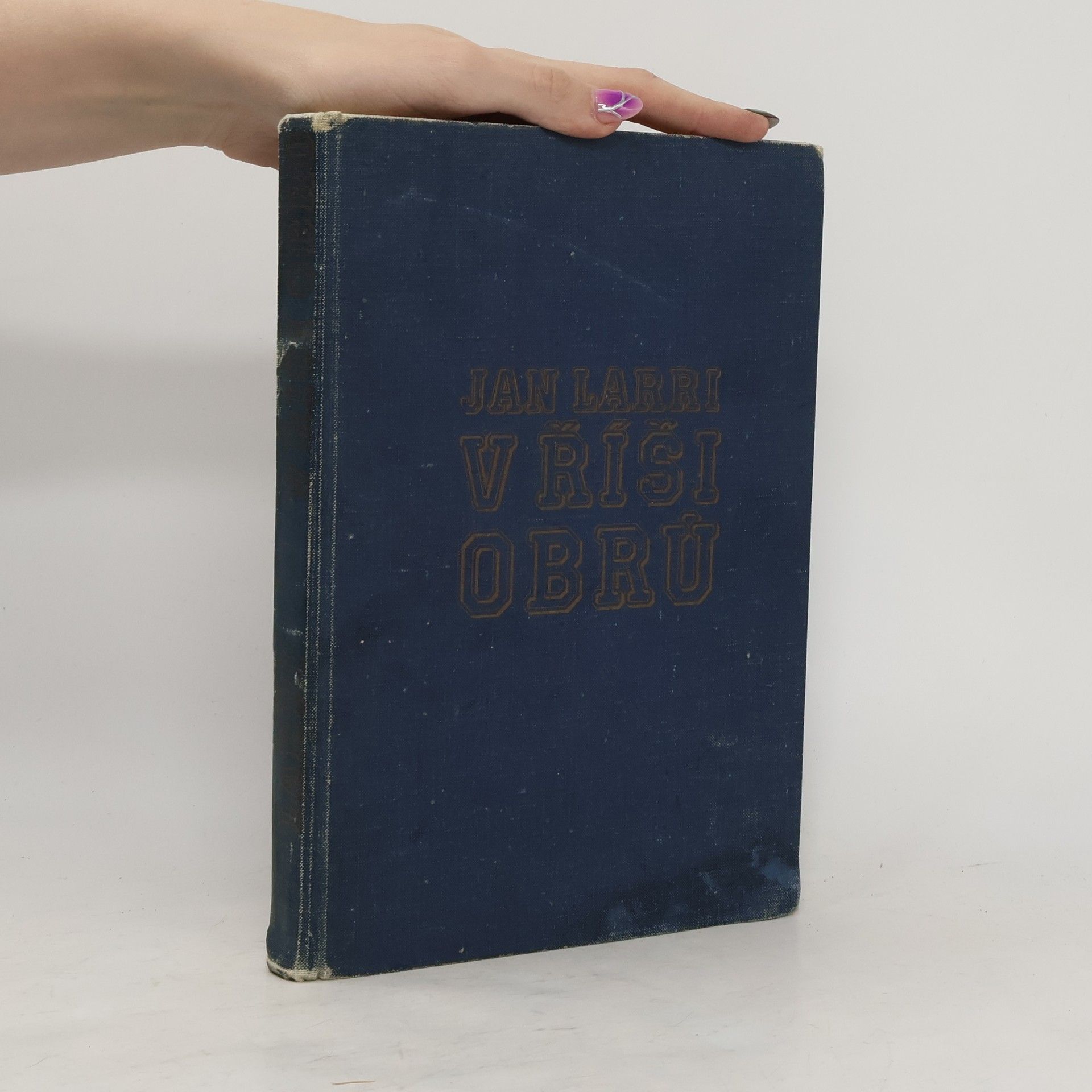 Larri Jan V říši obrů