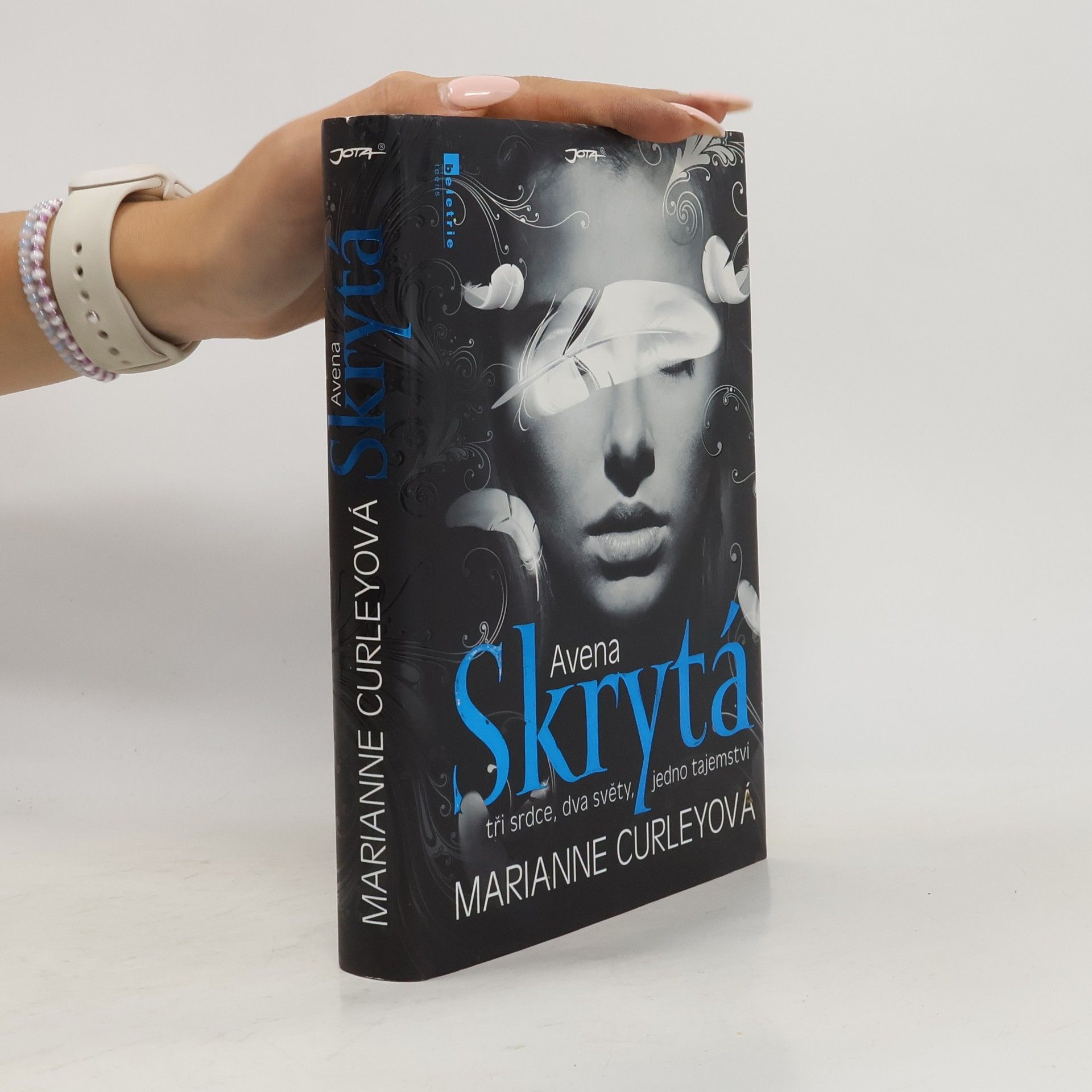 Marianne Curley Avena. Skrytá