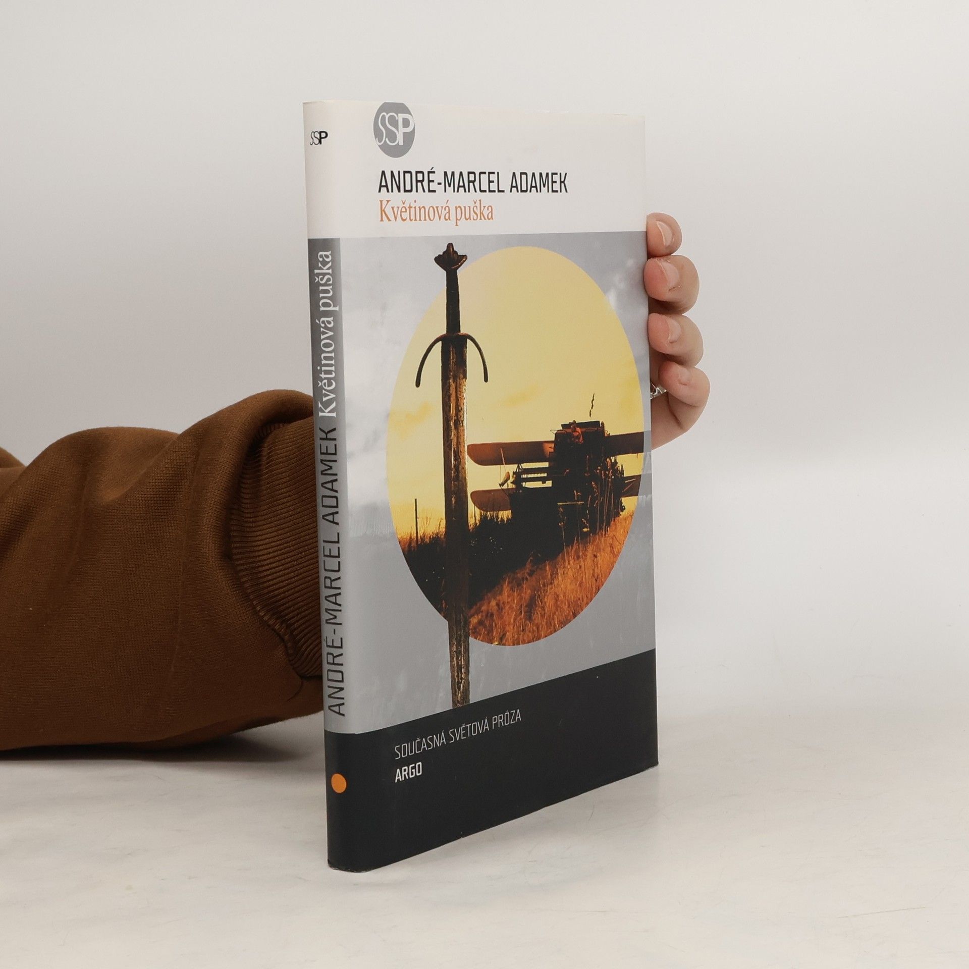 André Marcel Adamek Květinová puška