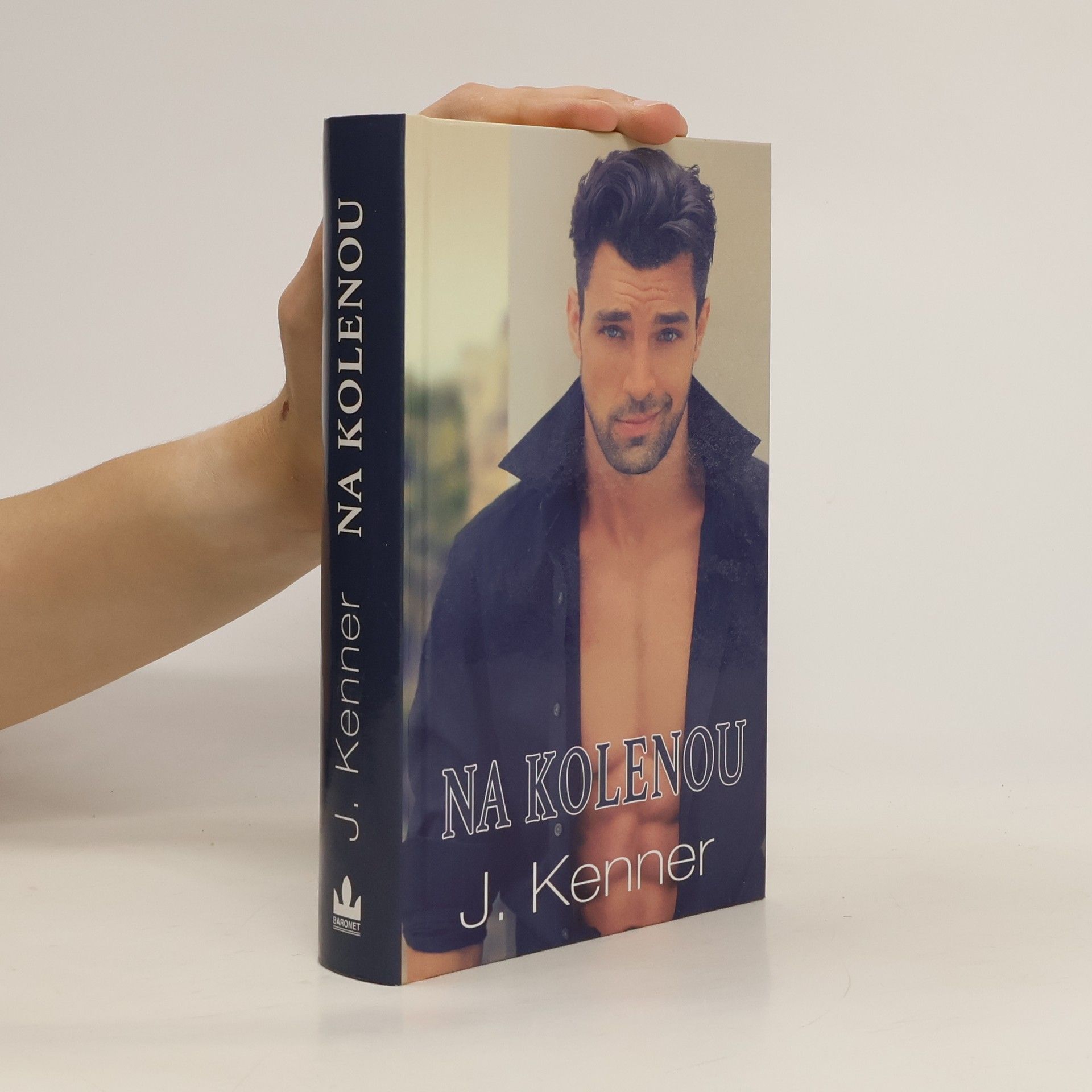 Julie Kenner Na kolenou