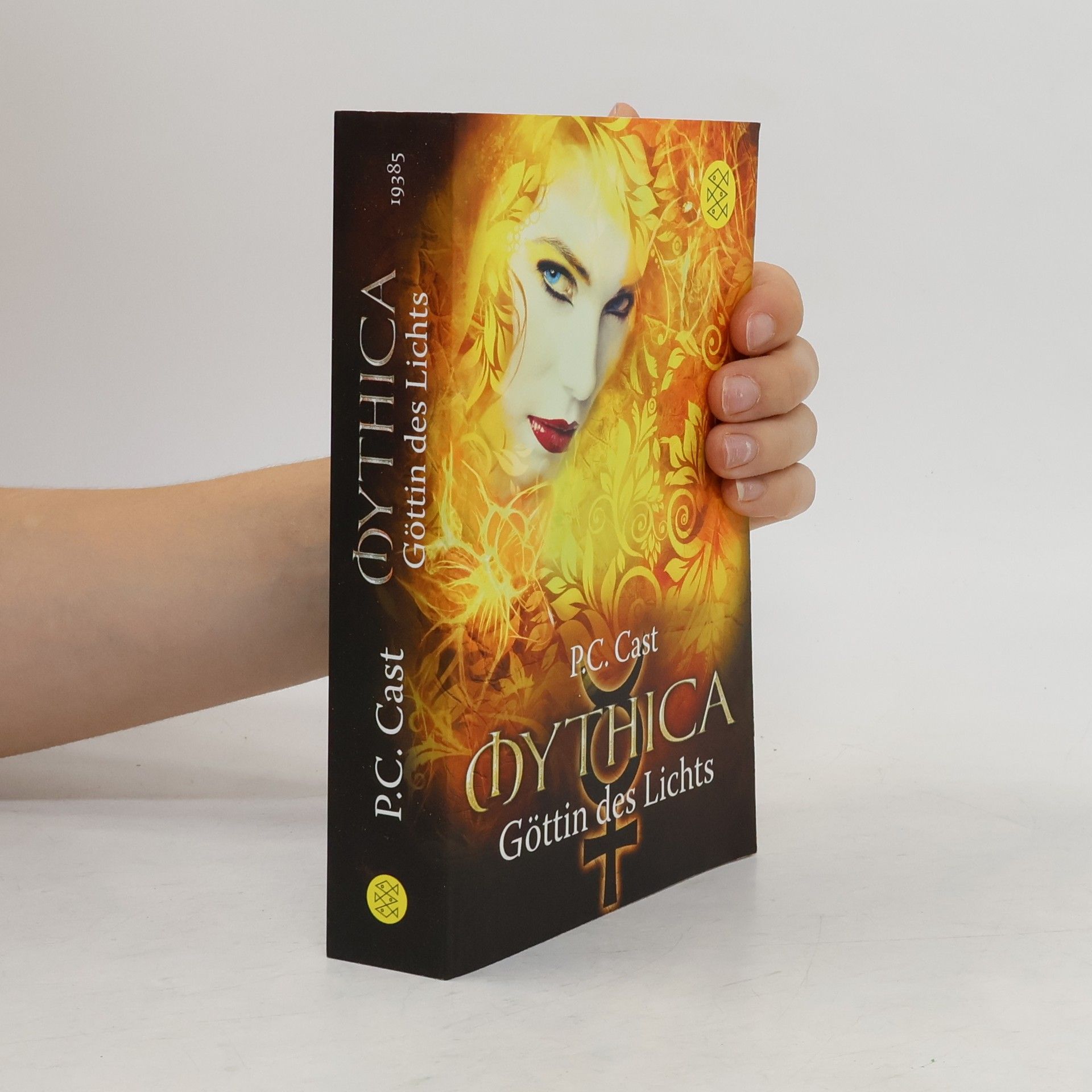 P. C. Castová Mythica 3